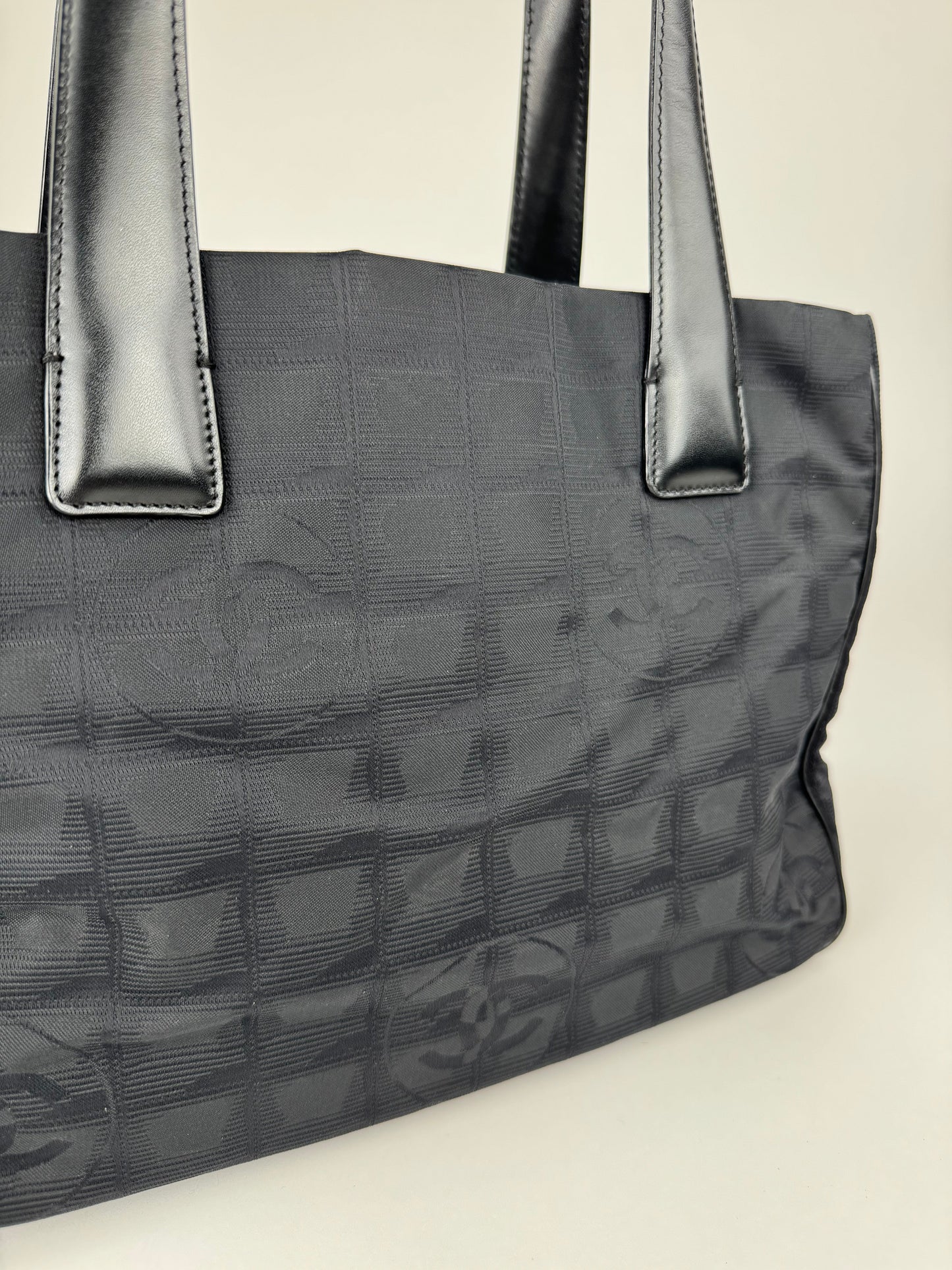 Chanel New travel line tote - respace.studio