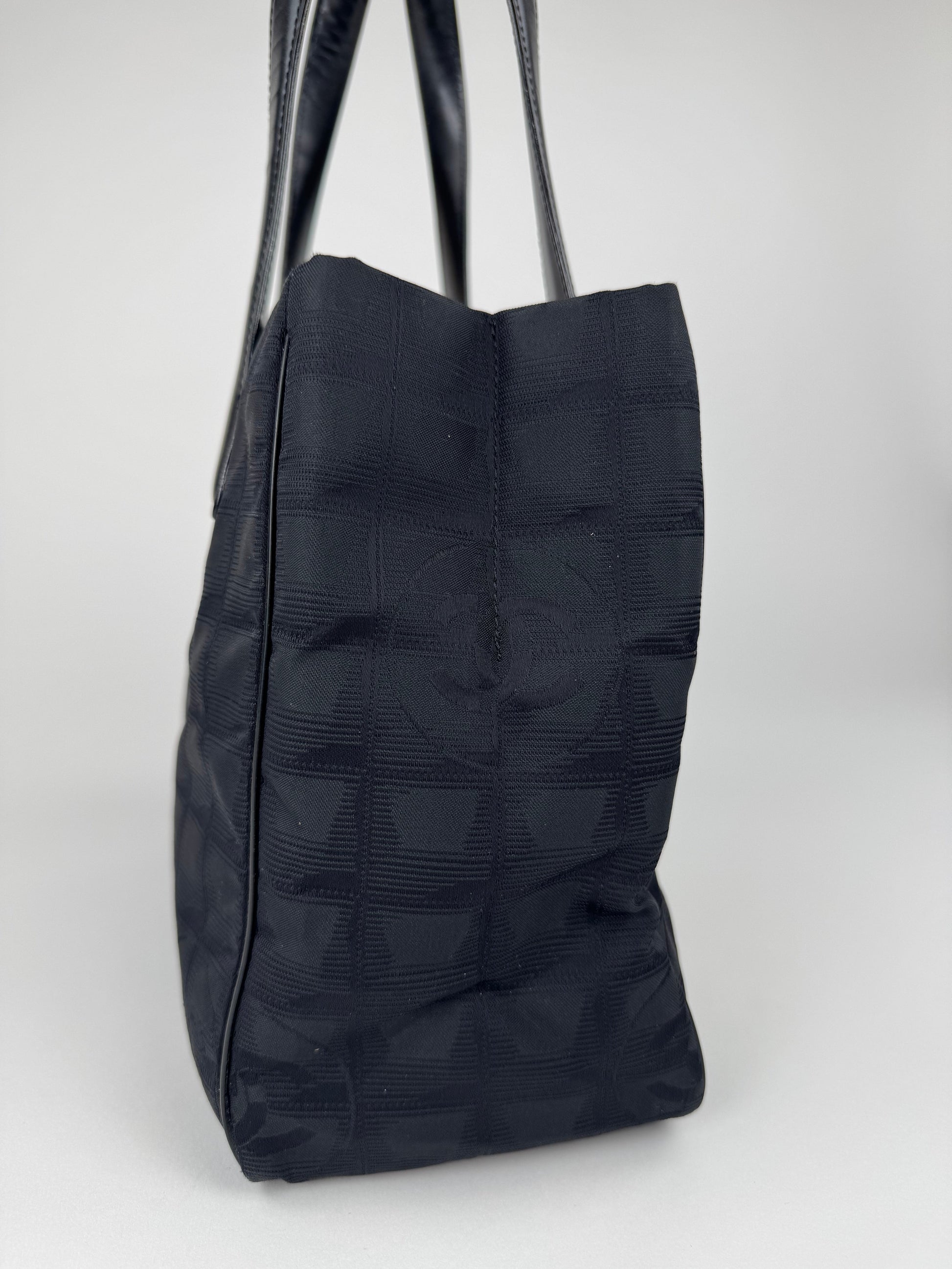 Chanel New travel line tote - respace.studio