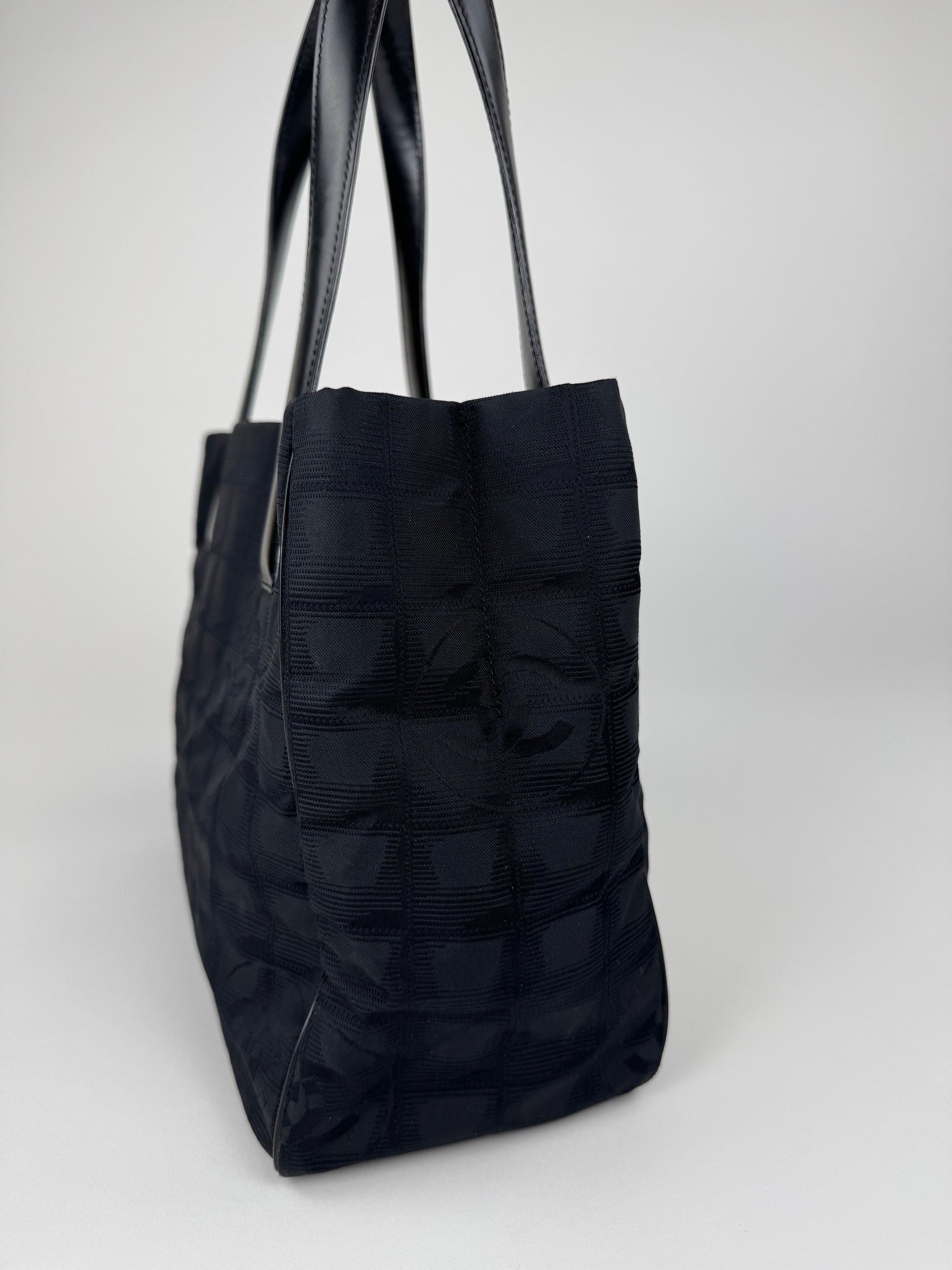 Chanel New travel line tote - respace.studio