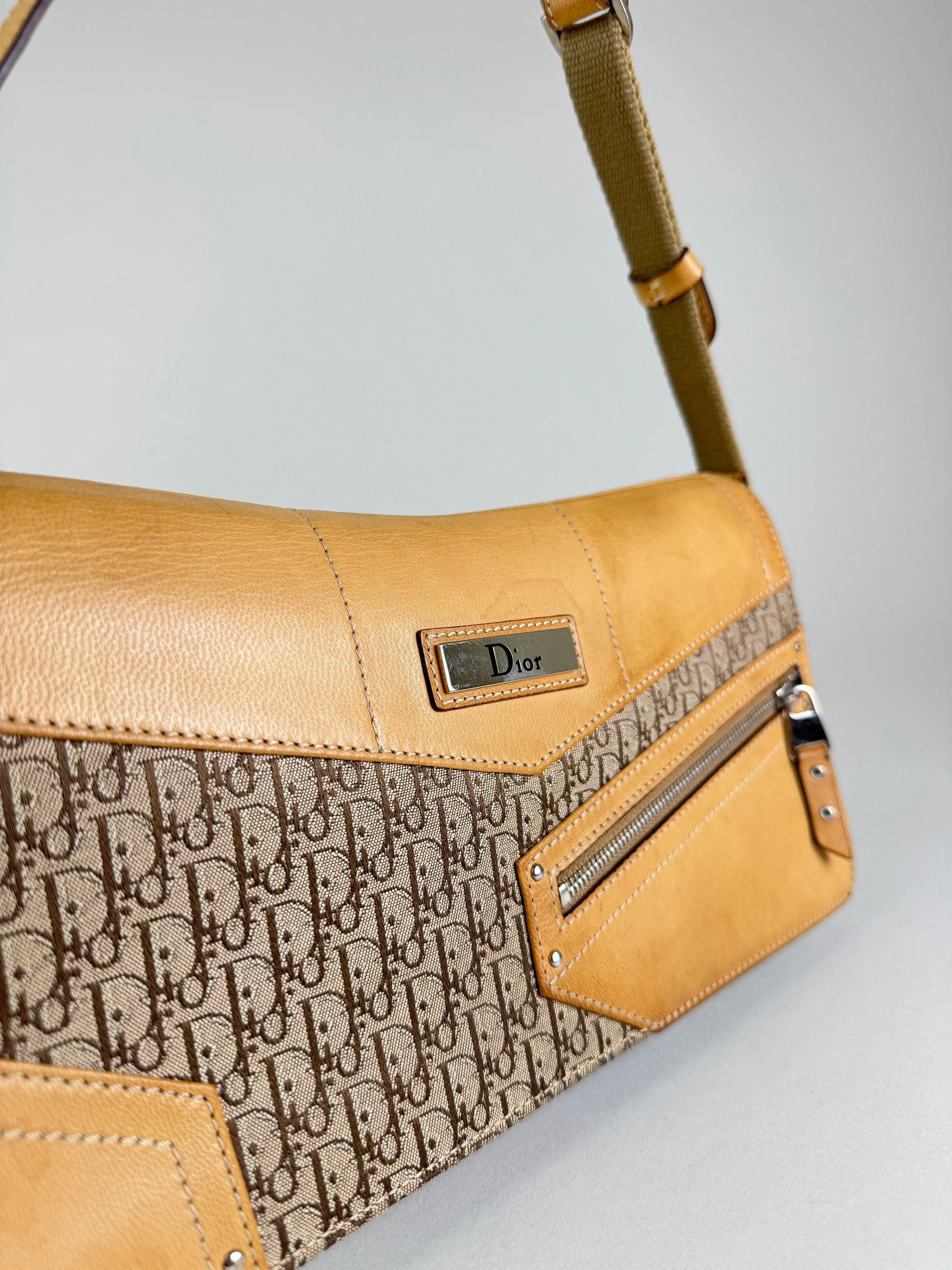 Dior Street Chic Monogram - respace.studio