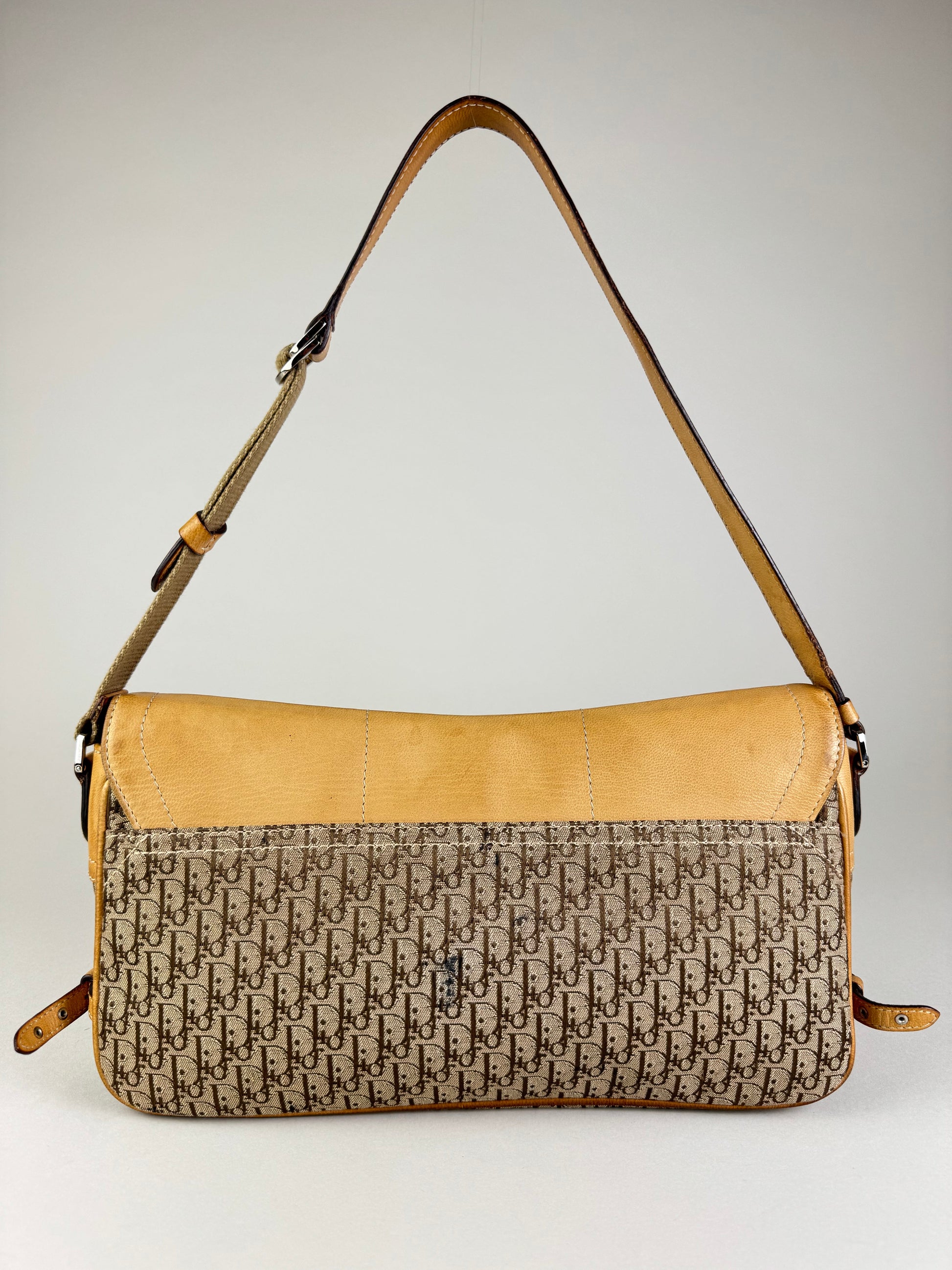 Dior Street Chic Monogram - respace.studio