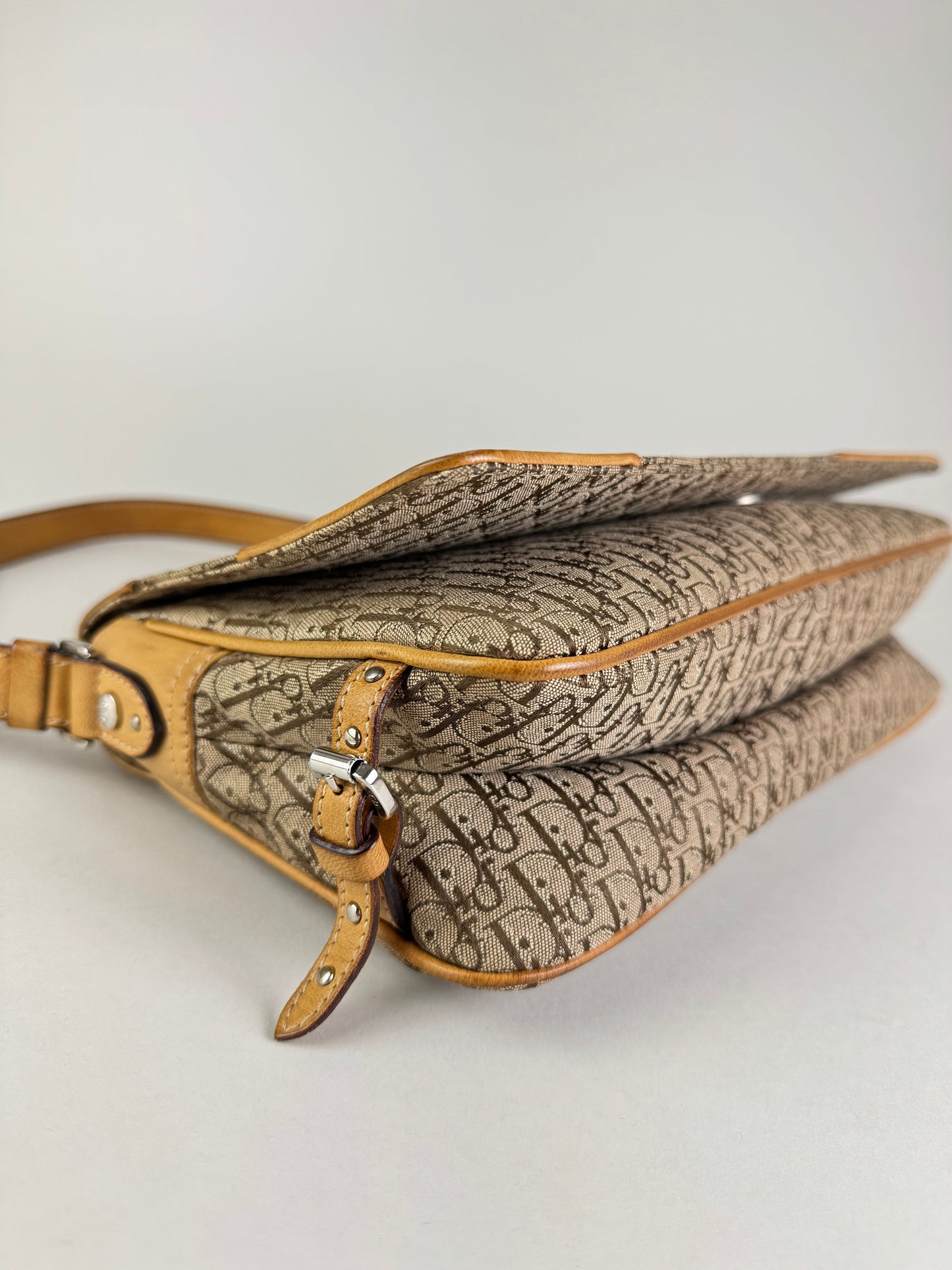 Dior Street Chic Monogram - respace.studio