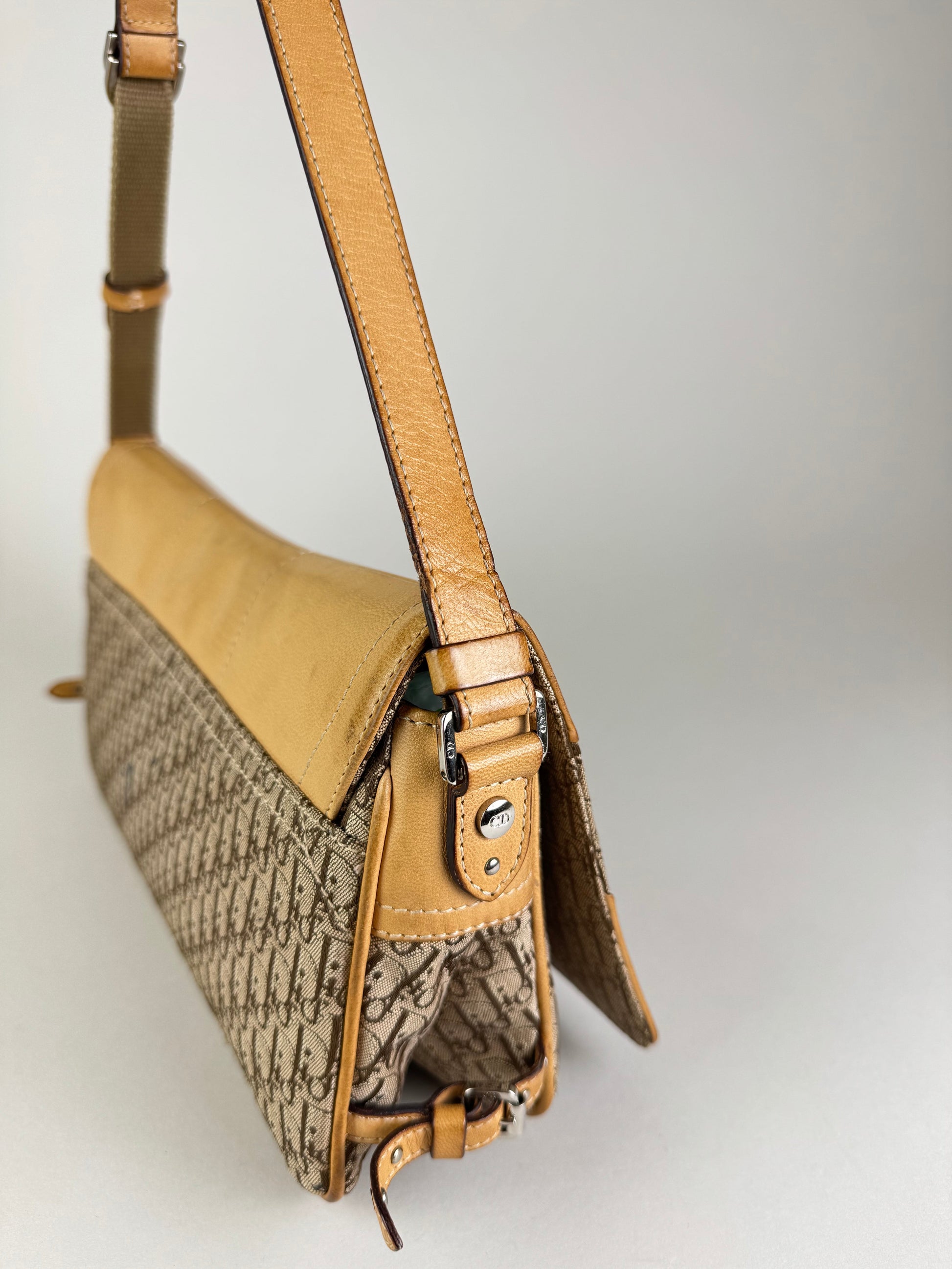 Dior Street Chic Monogram - respace.studio