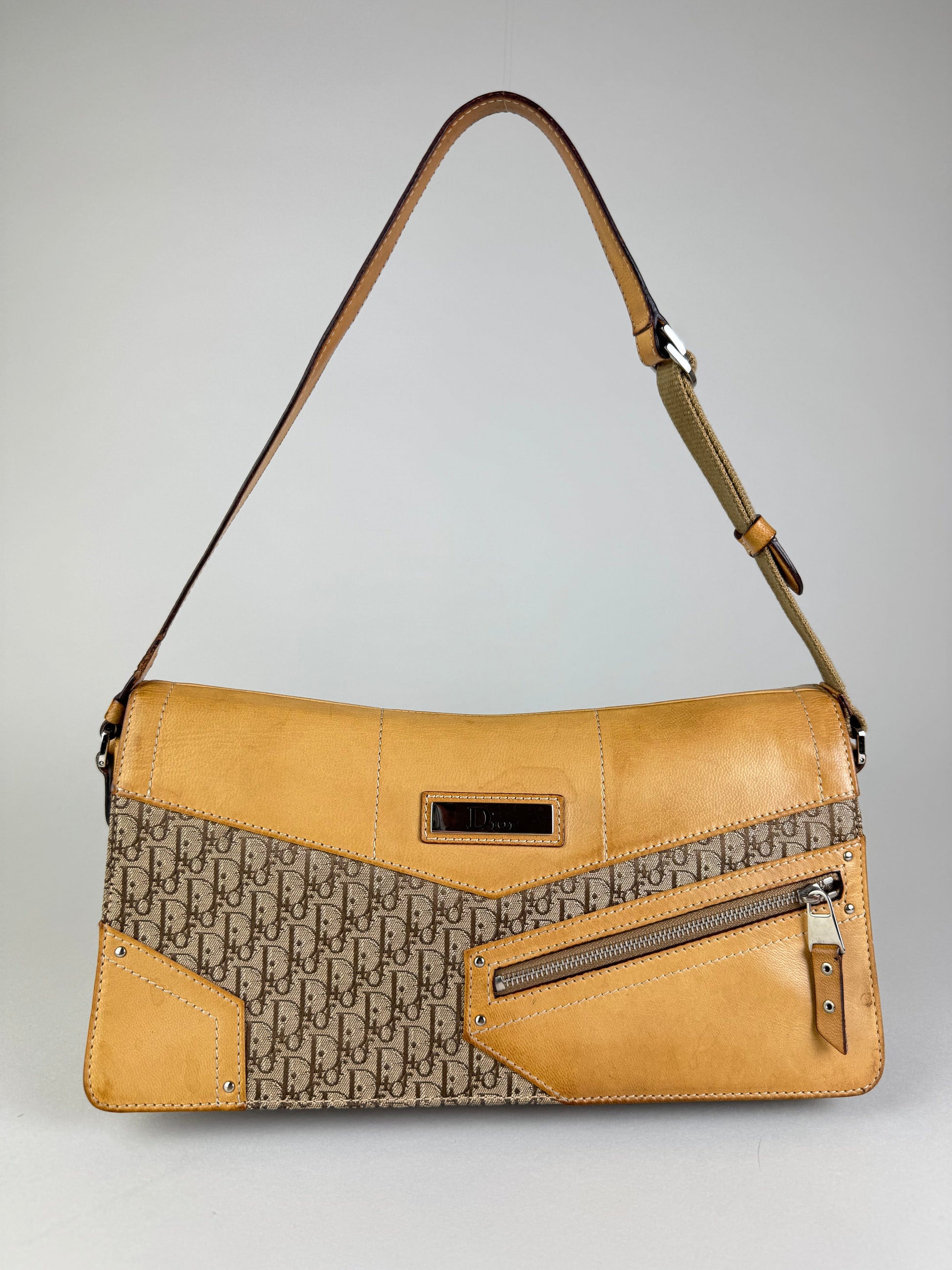 Dior Street Chic Monogram - respace.studio