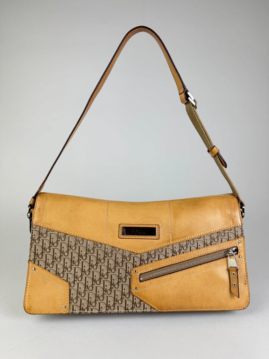 Dior Street Chic Monogram - respace.studio