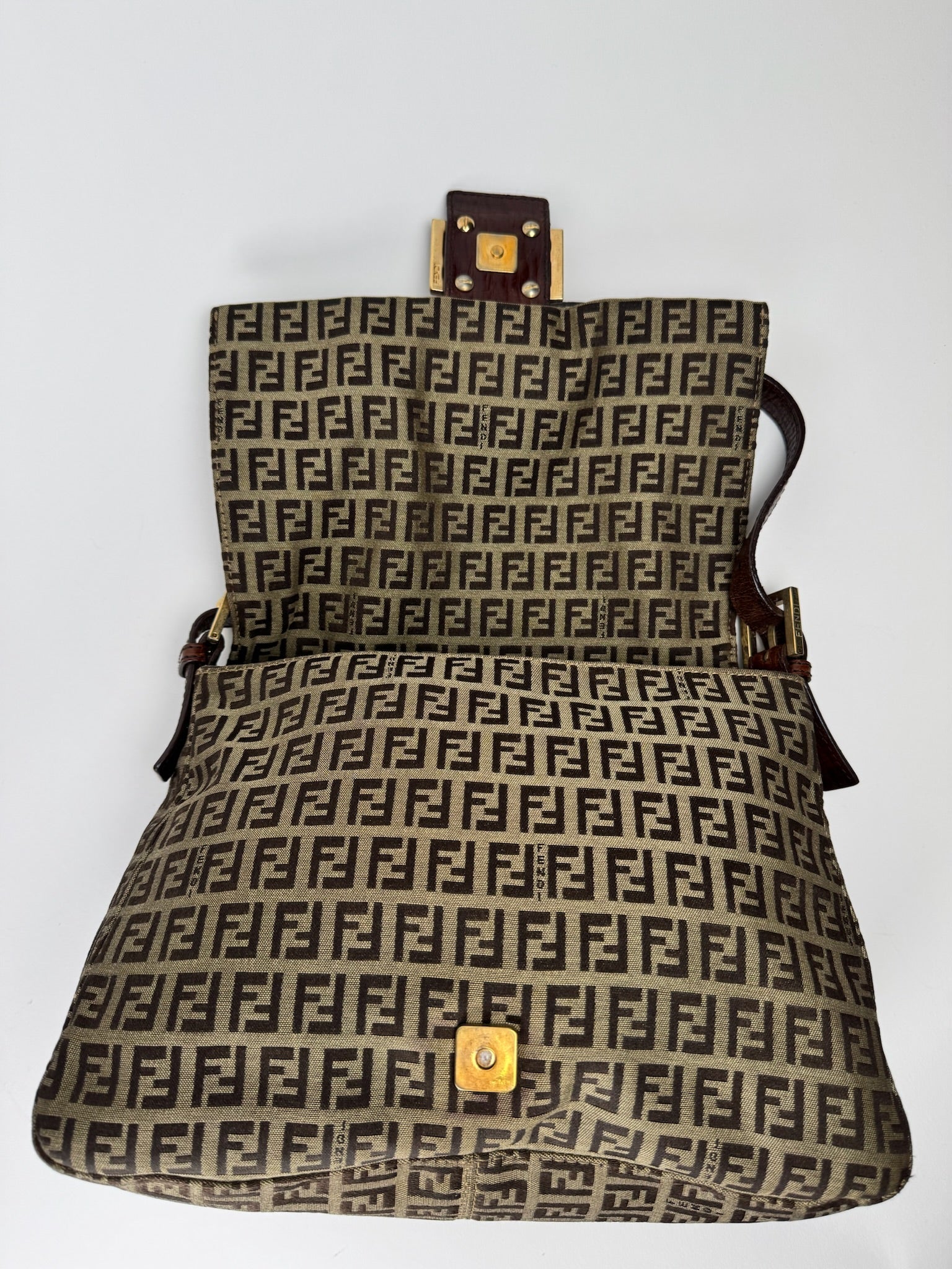 Fendi Mamma Baguette - respace.studio