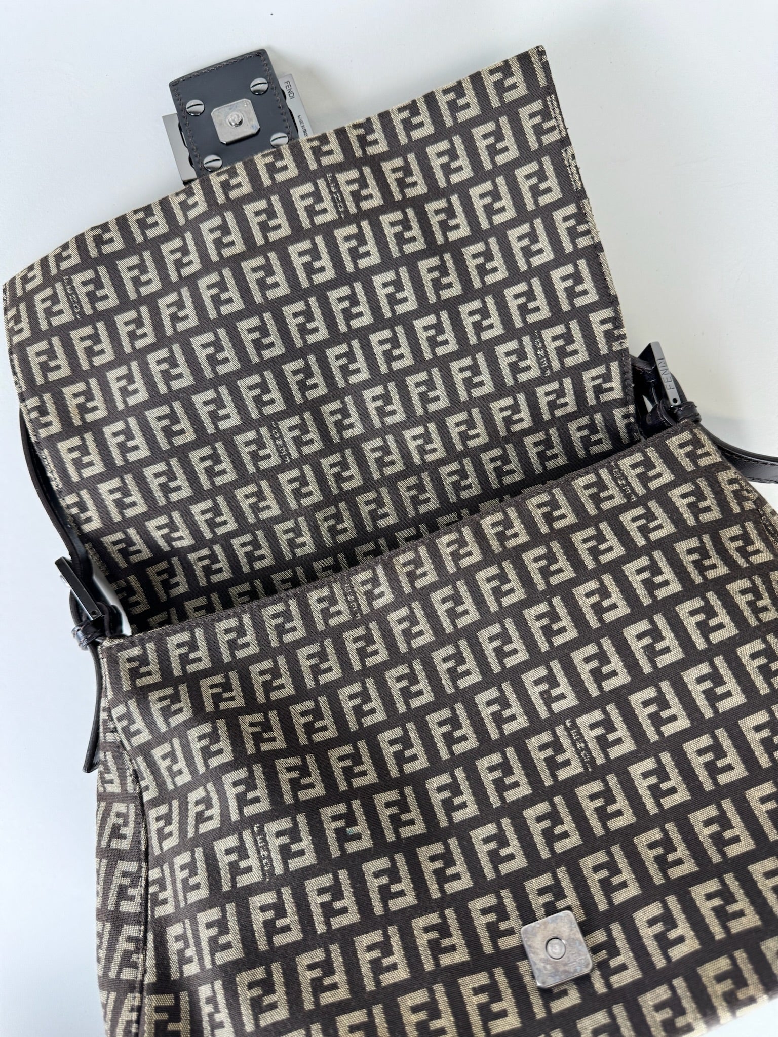Fendi Mamma Baguette - respace.studio