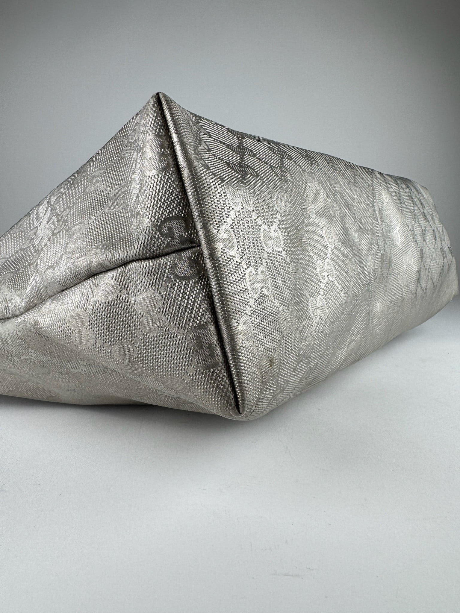 Gucci Imprime Metallic Tote - respace.studio