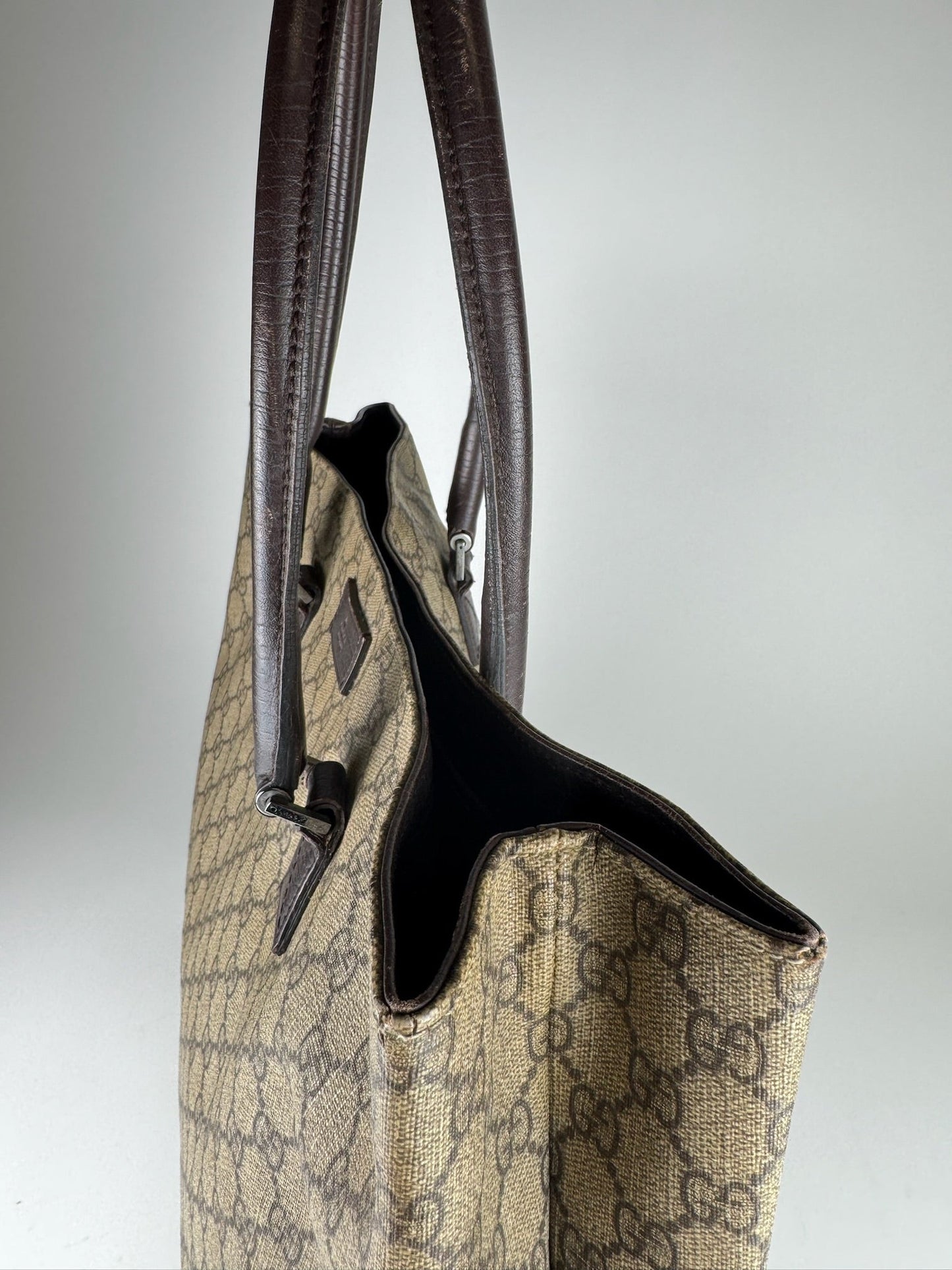 Gucci Supreme Tote - respace.studio