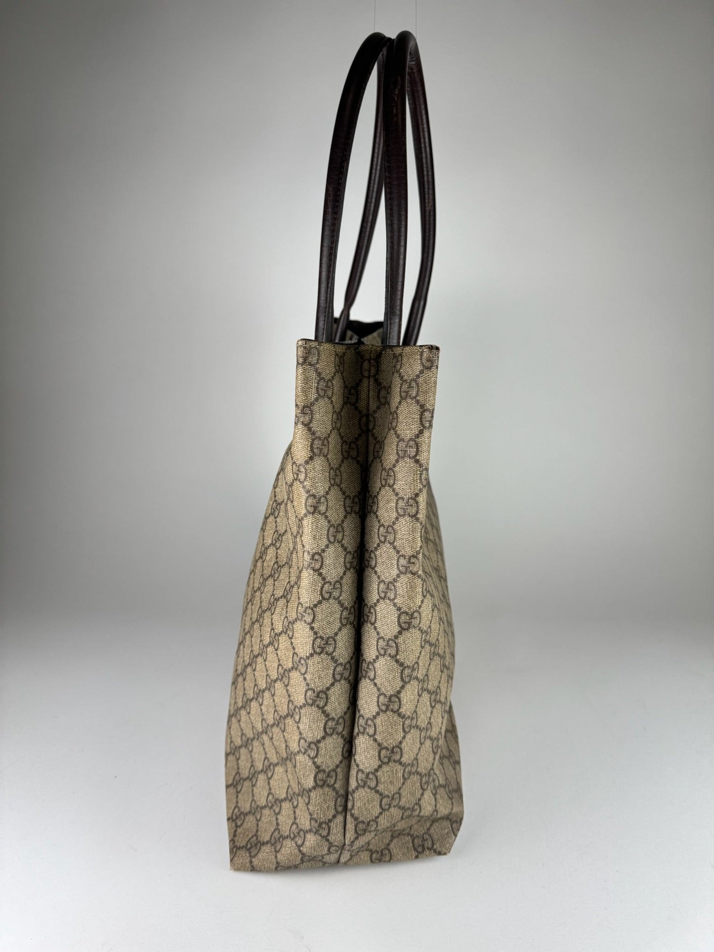Gucci Supreme Tote - respace.studio