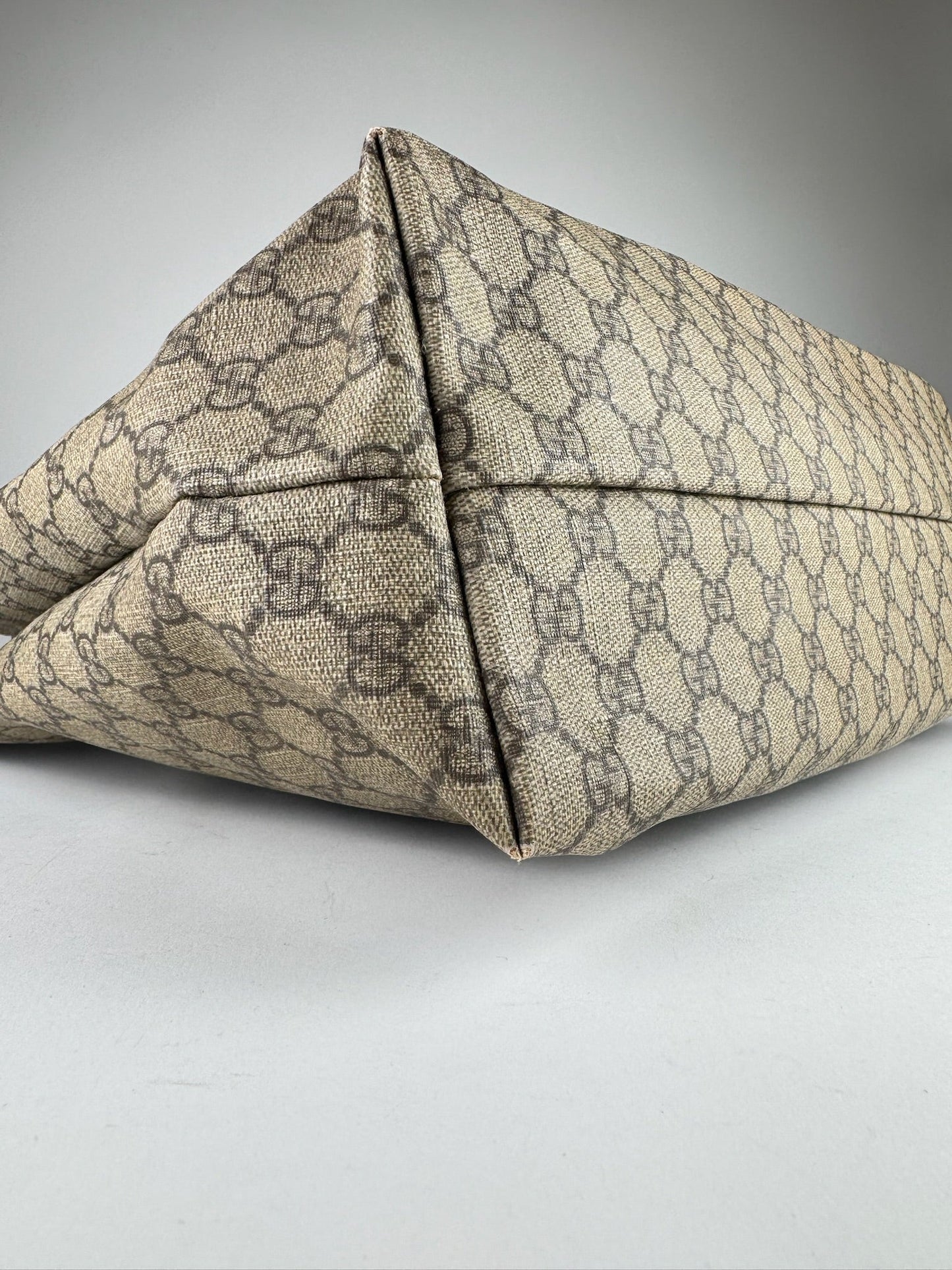 Gucci Supreme Tote - respace.studio