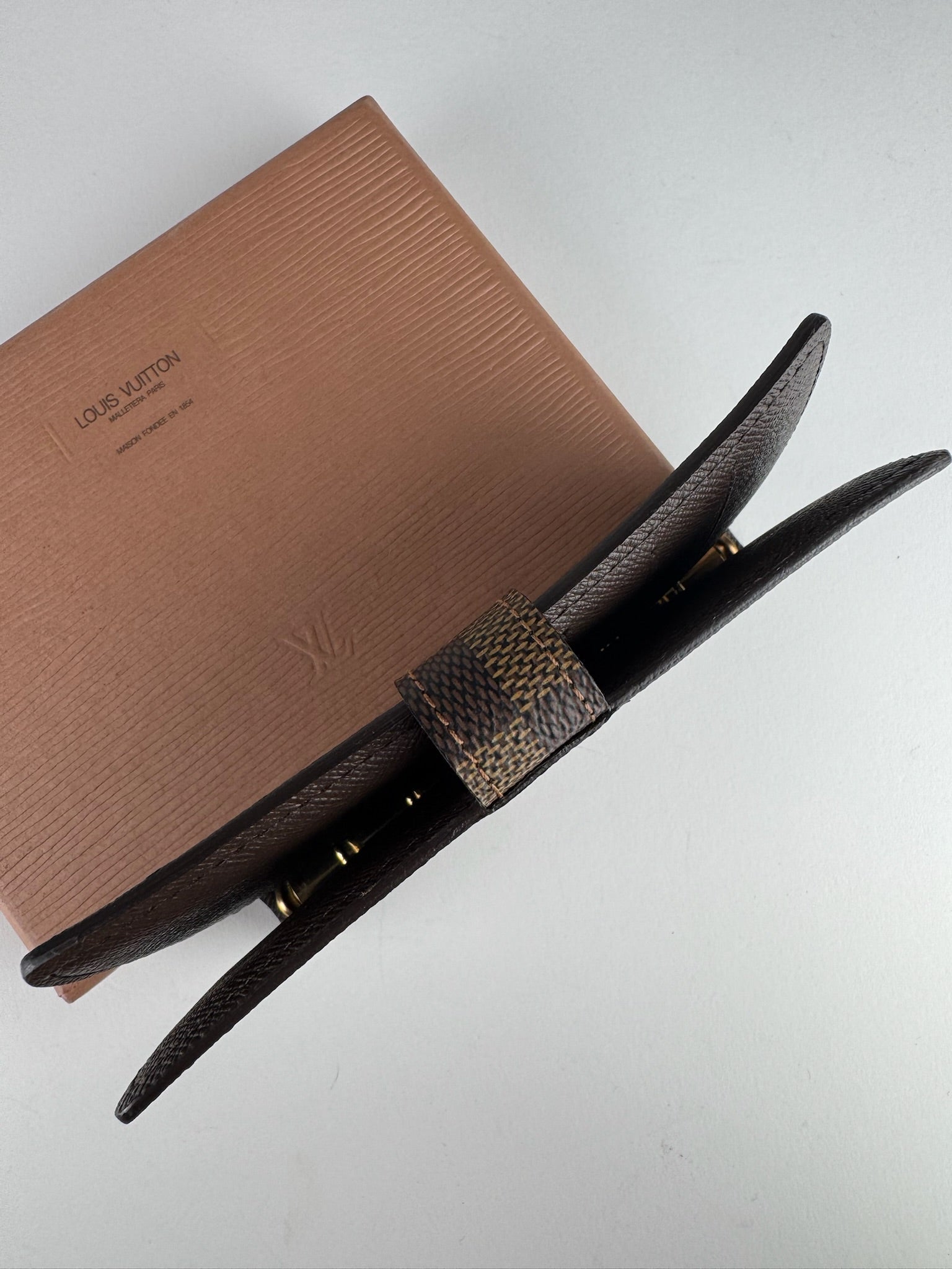 Louis Vuitton Agenda MM - respace.studio