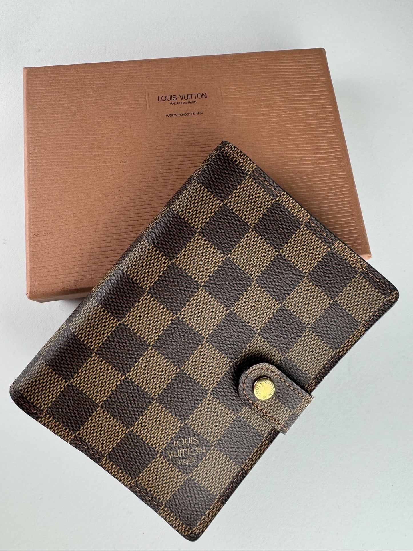 Louis Vuitton Agenda MM - respace.studio