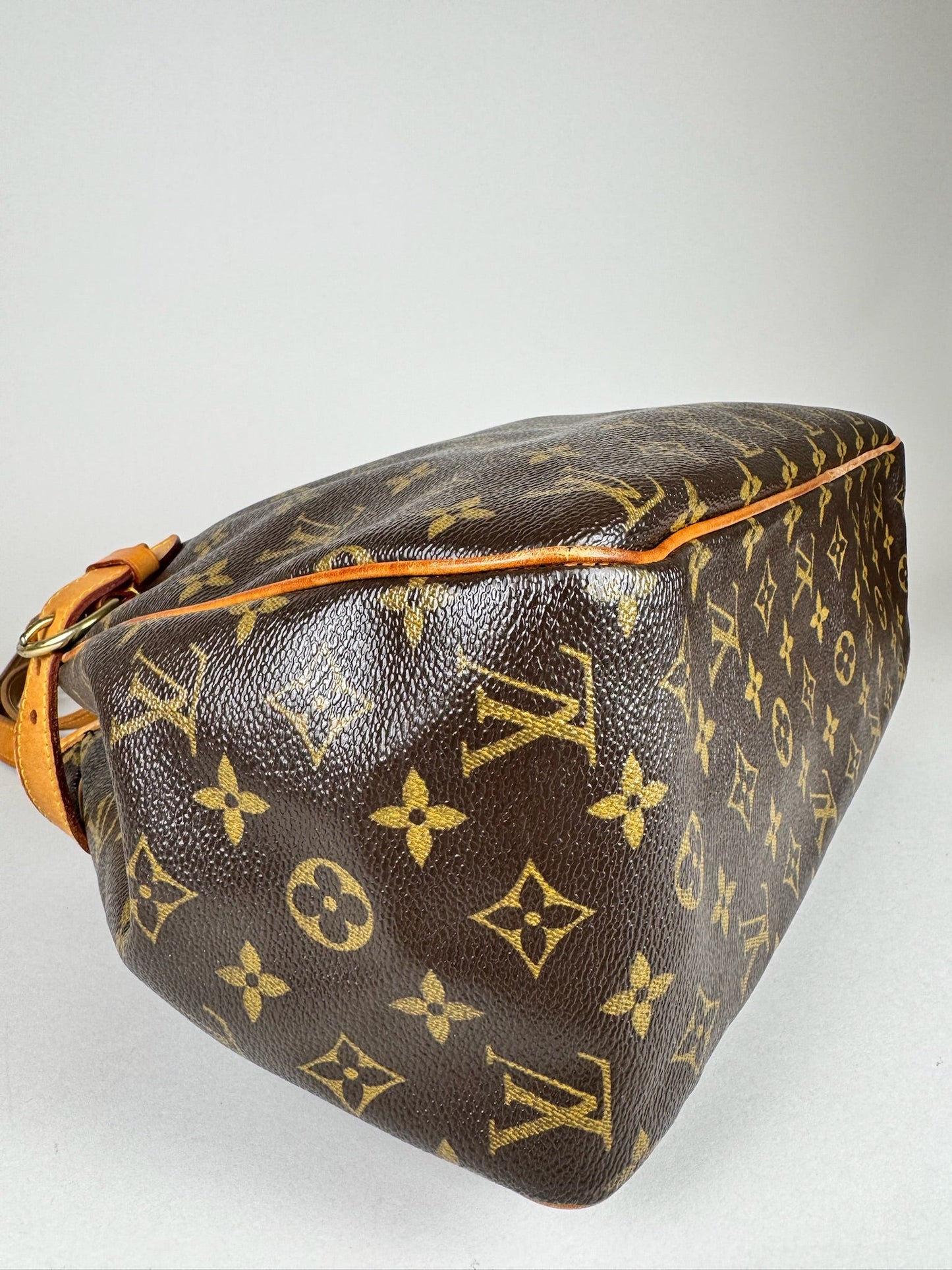 Louis Vuitton Batignolles Horizontal - respace.studio