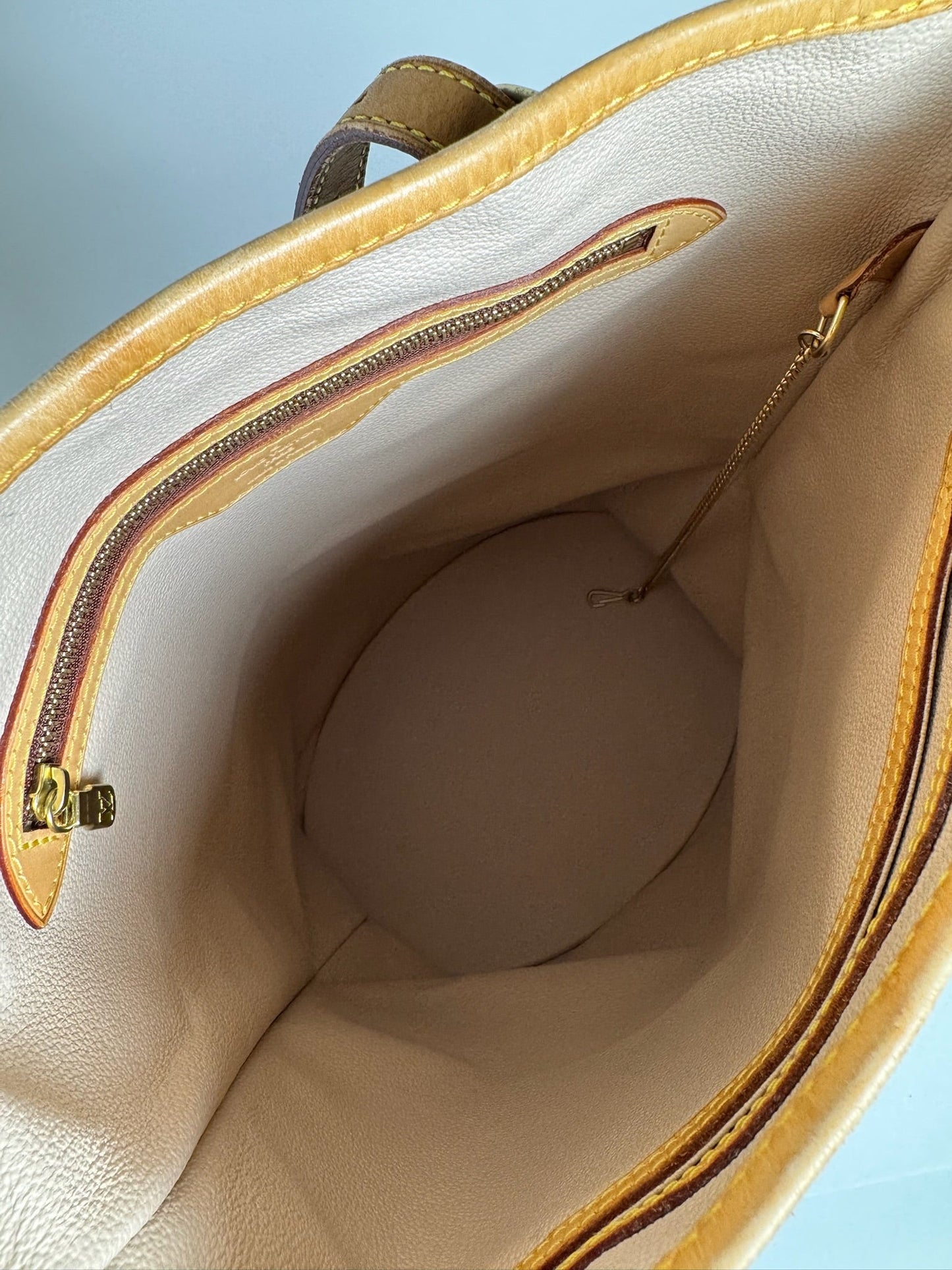 Louis Vuitton Bucket GM - respace.studio