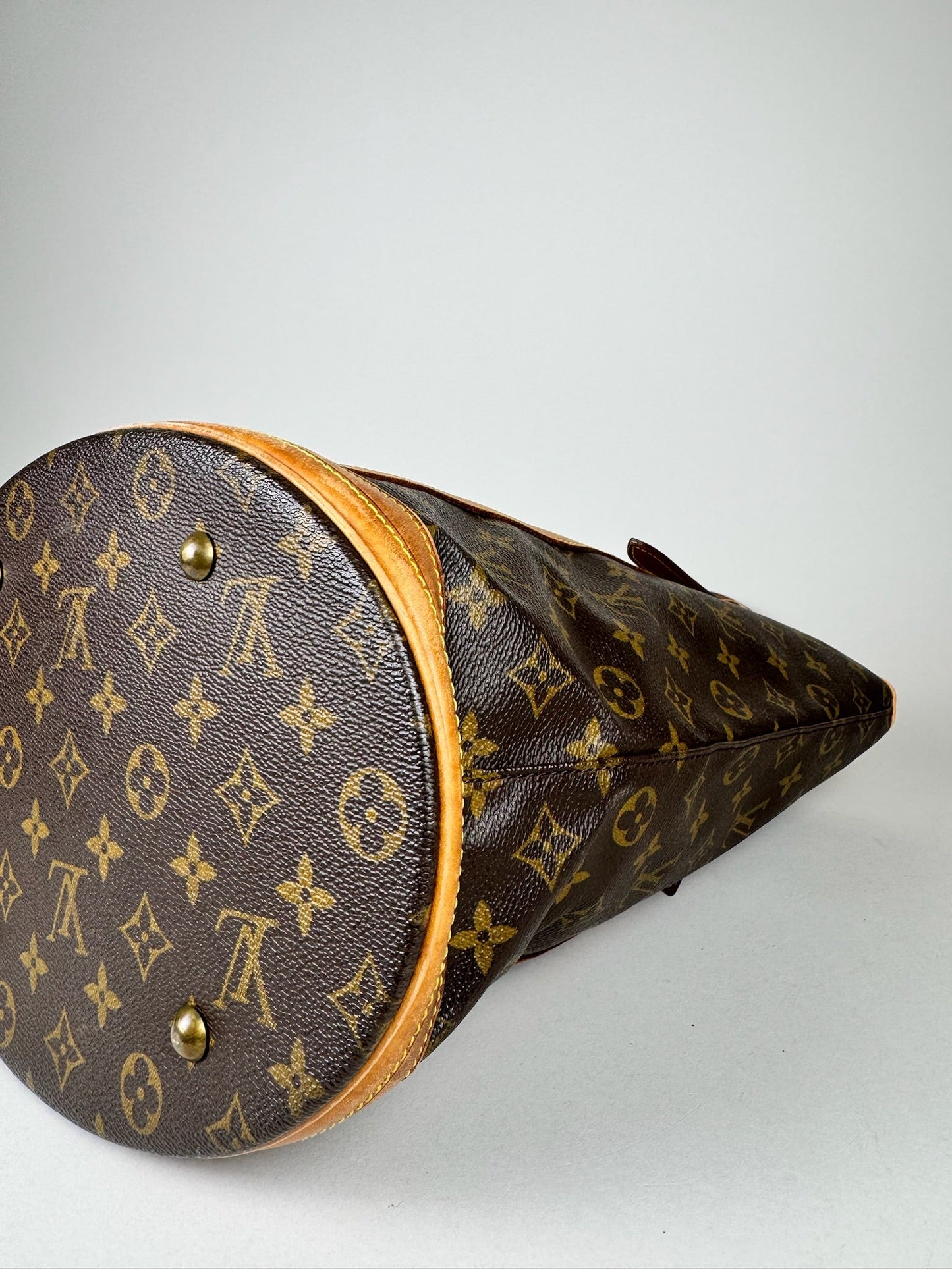 Louis Vuitton Bucket GM - respace.studio