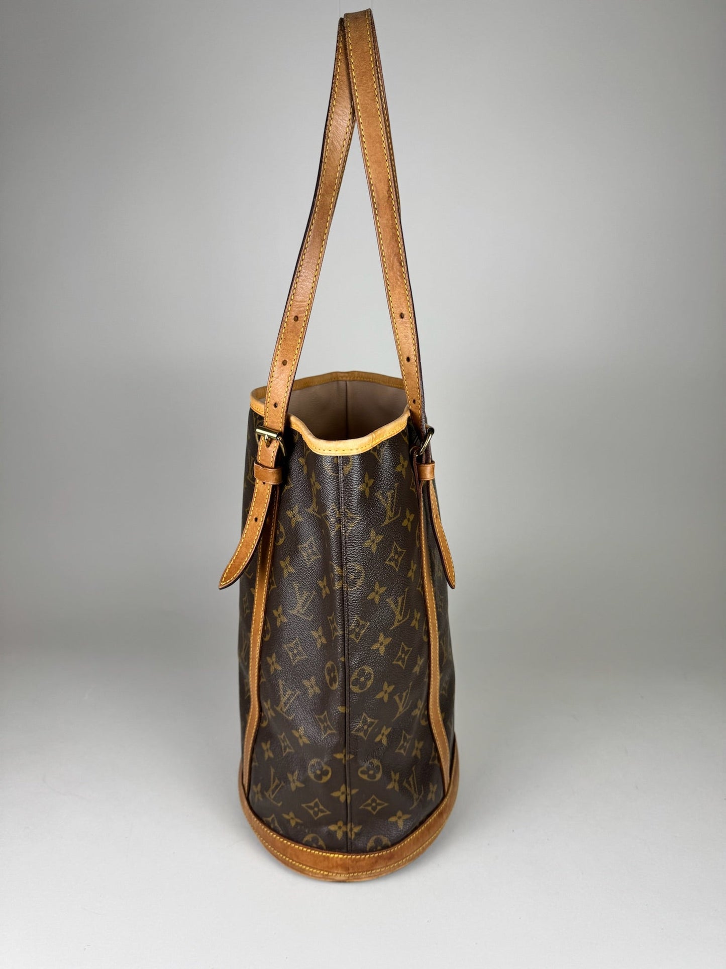 Louis Vuitton Bucket GM - respace.studio