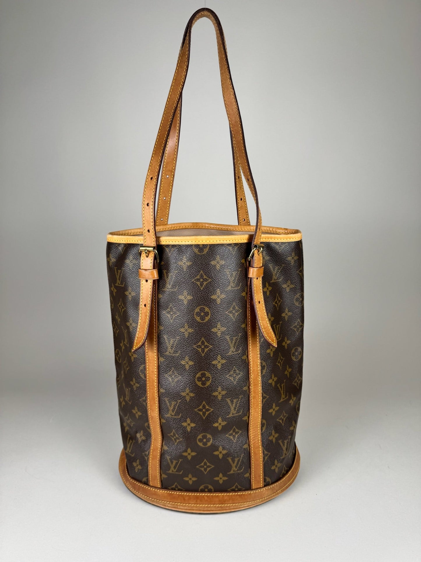 Louis Vuitton Bucket GM - respace.studio
