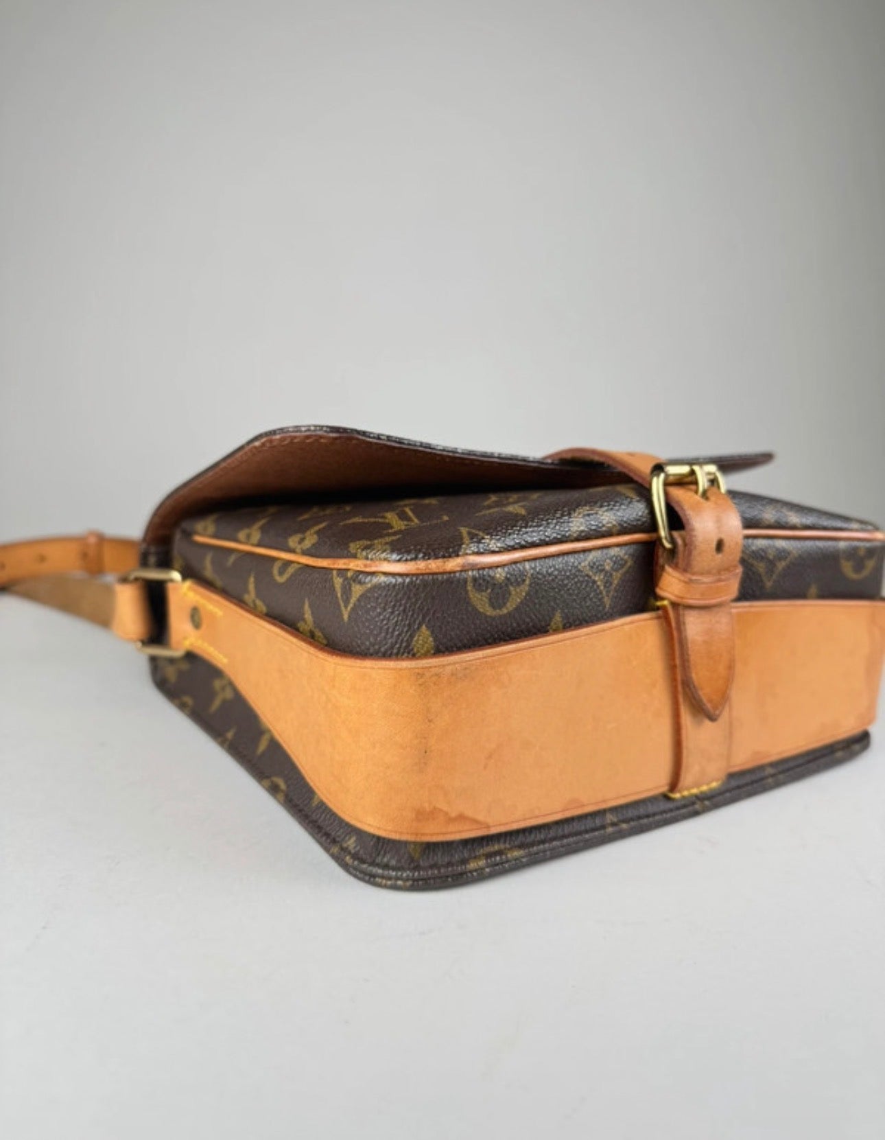 Louis Vuitton Caurtouchiere MM - respace.studio