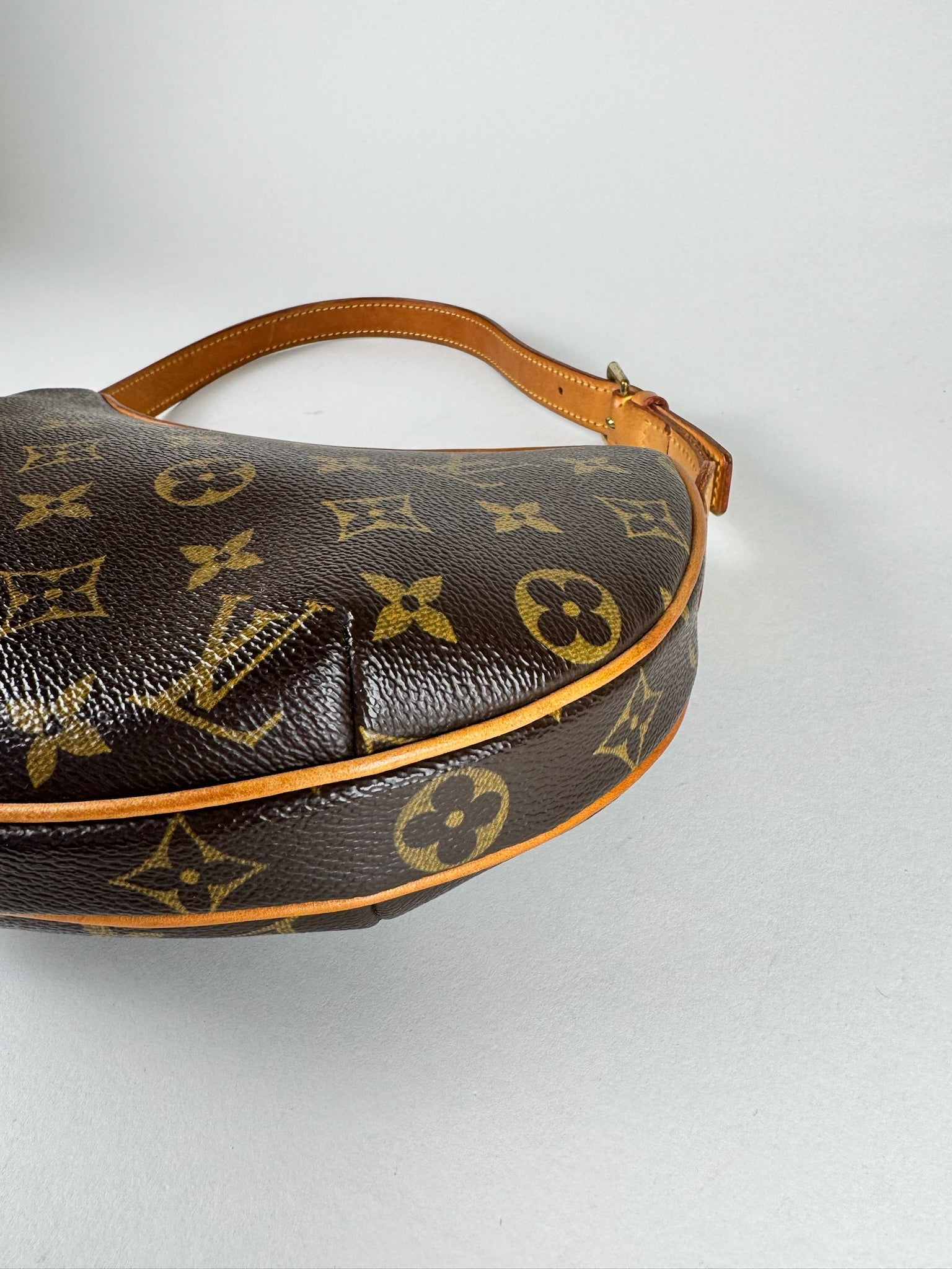 Louis Vuitton Croissant - respace.studio