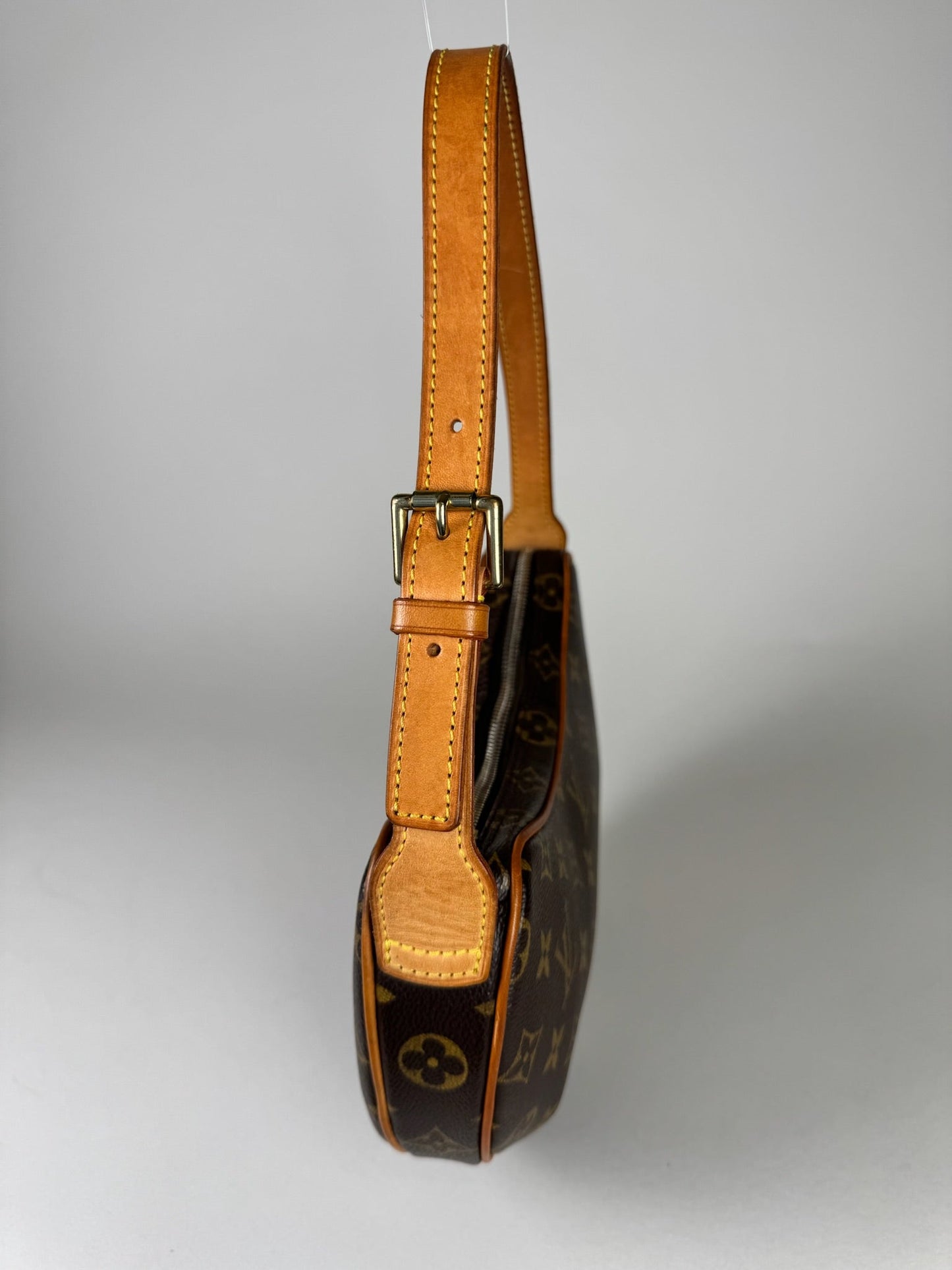 Louis Vuitton Croissant - respace.studio