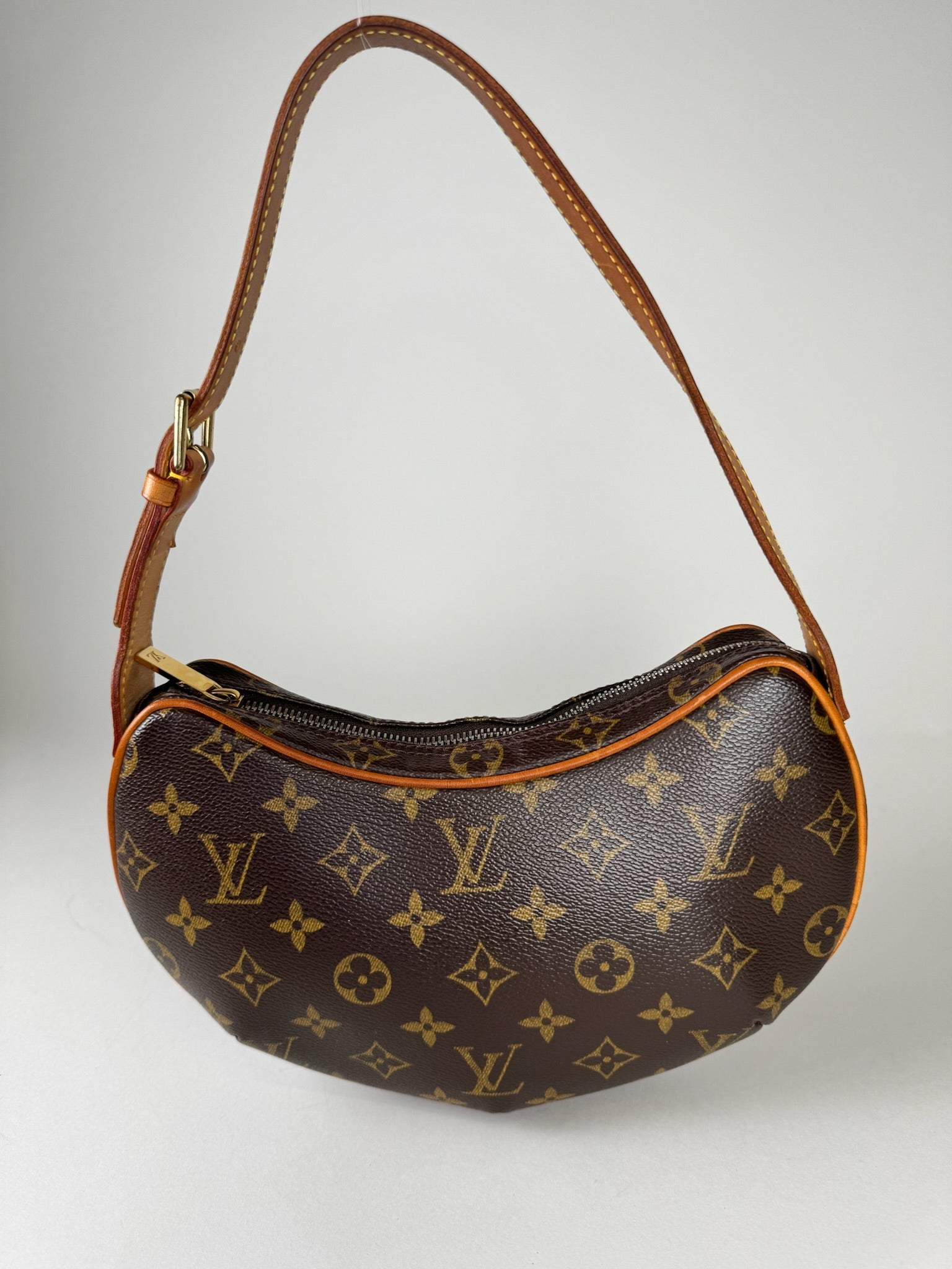 Louis Vuitton Croissant - respace.studio