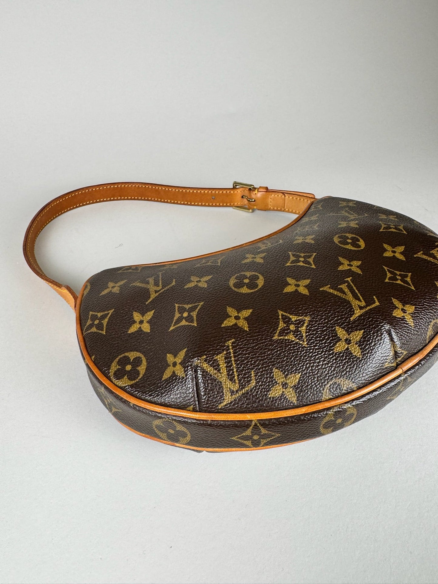 Louis Vuitton Croissant - respace.studio