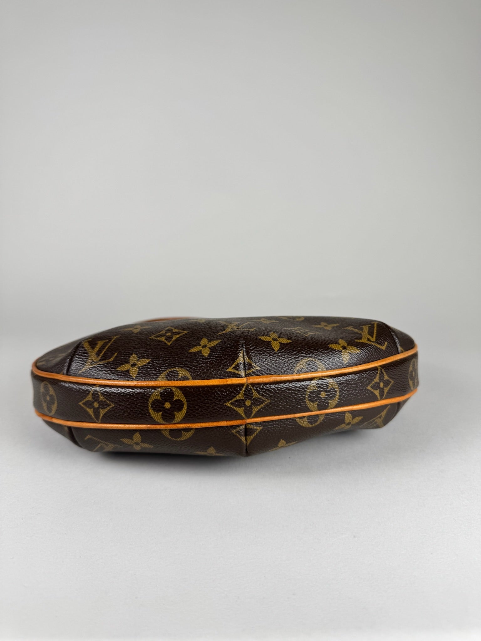 Louis Vuitton Croissant - respace.studio