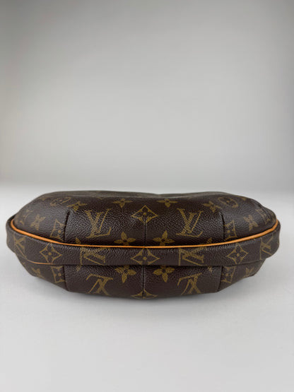 Louis Vuitton Croissant GM - respace.studio