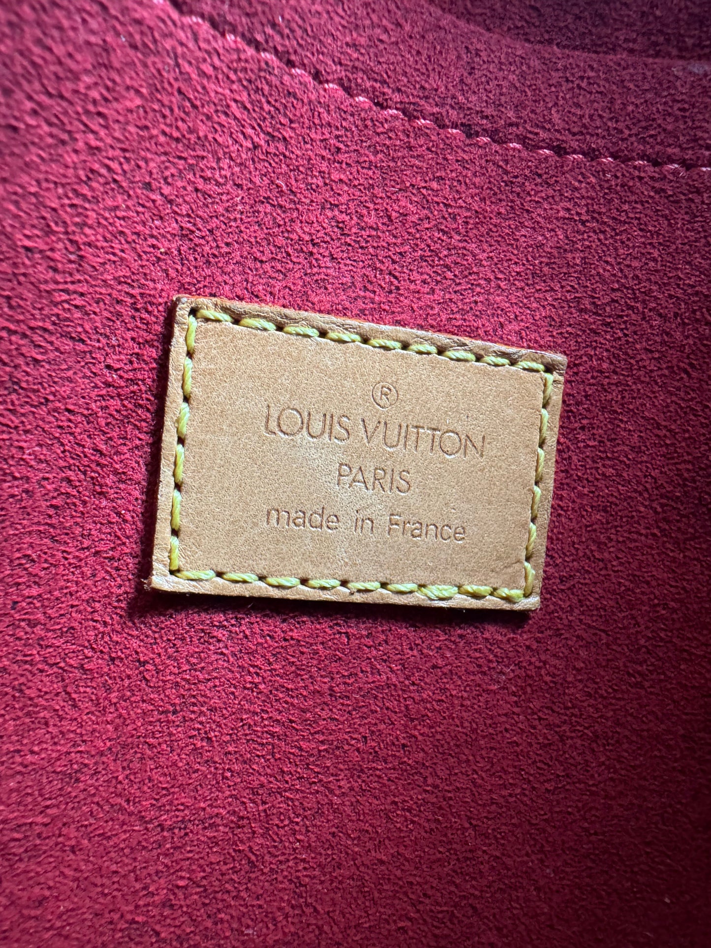 Louis Vuitton Croissant GM - respace.studio