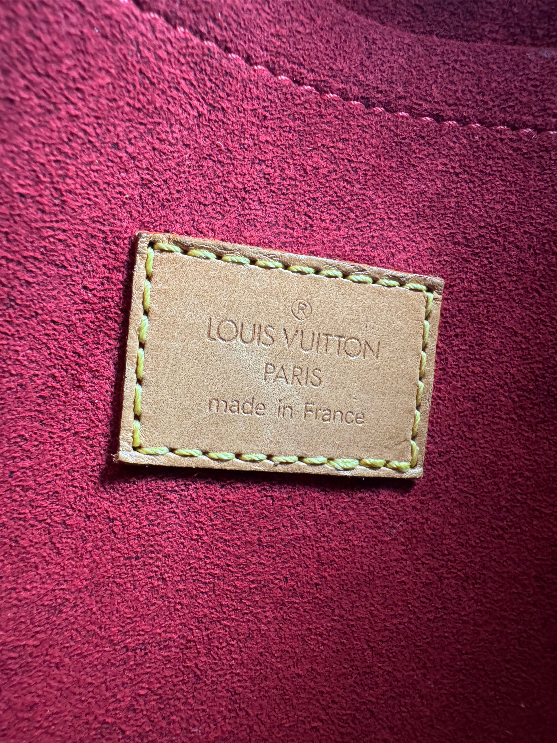 Louis Vuitton Croissant GM - respace.studio