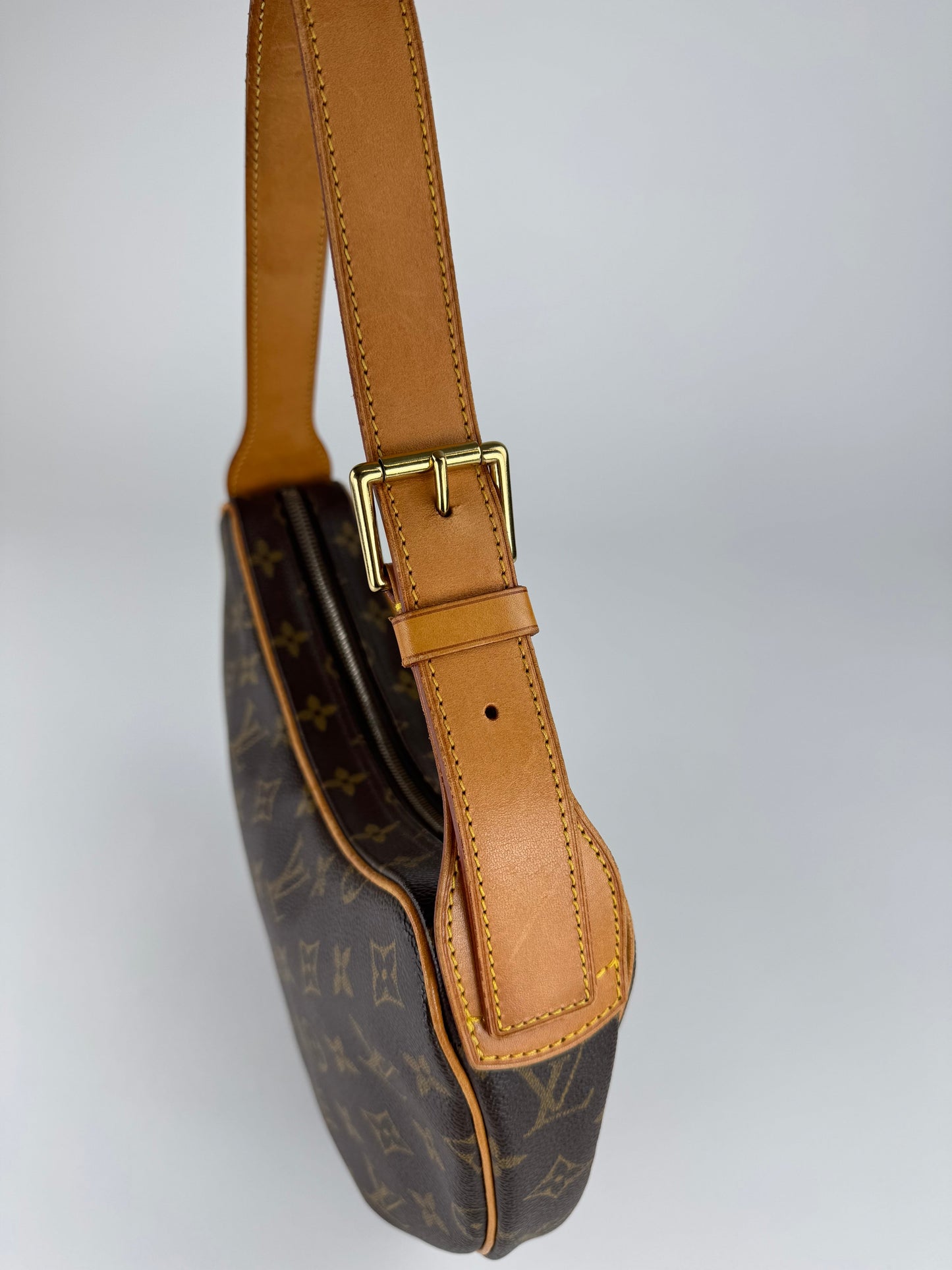 Louis Vuitton Croissant GM - respace.studio