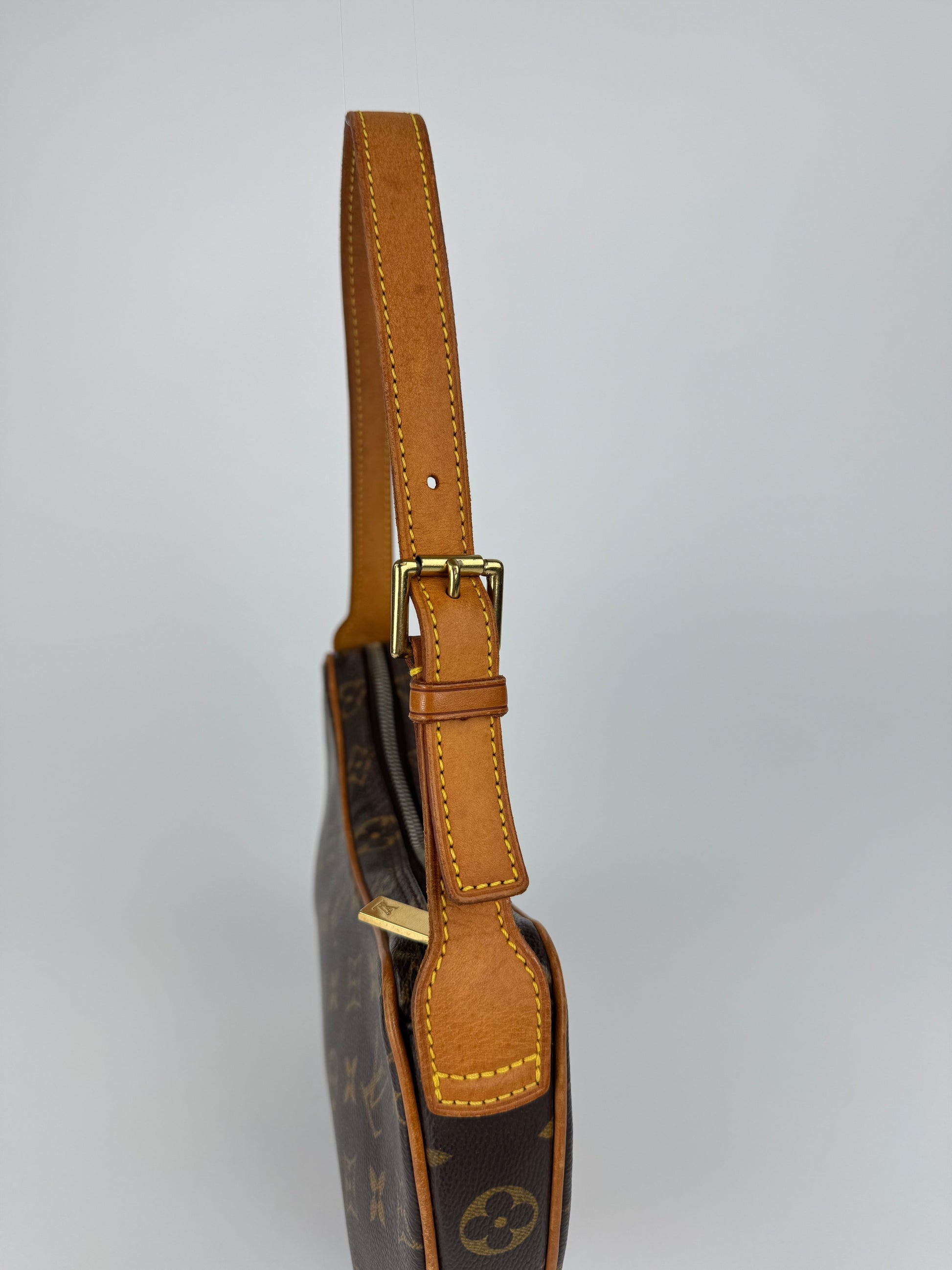 Louis Vuitton Croissant PM - respace.studio
