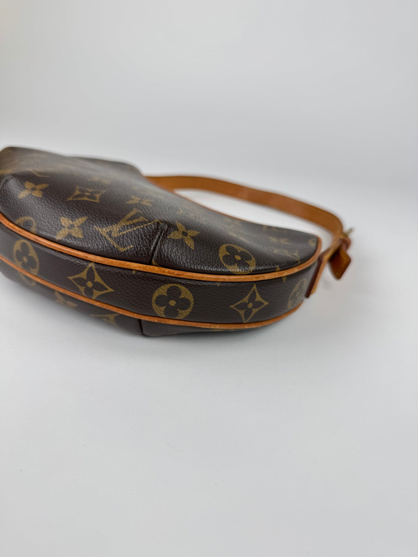 Louis Vuitton Croissant PM - respace.studio