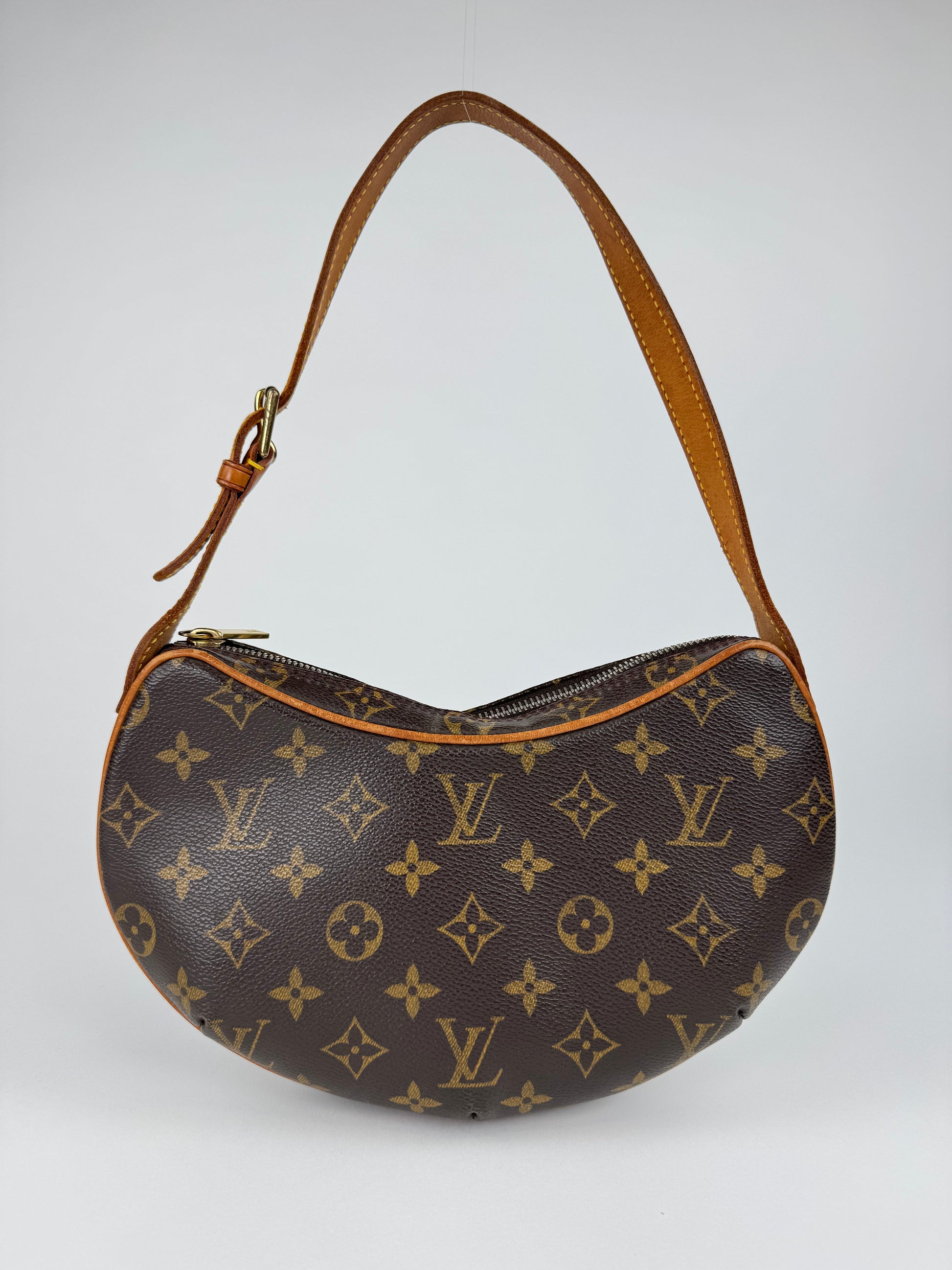 Louis Vuitton Croissant PM - respace.studio