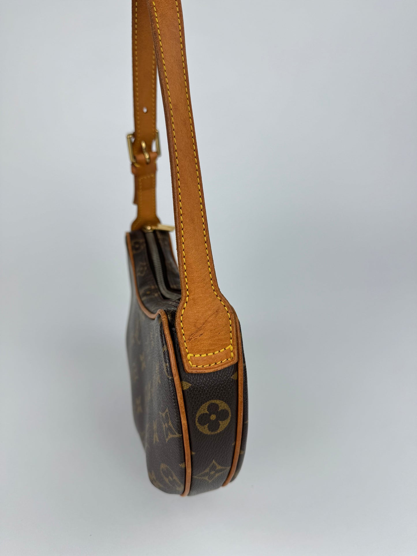 Louis Vuitton Croissant PM - respace.studio