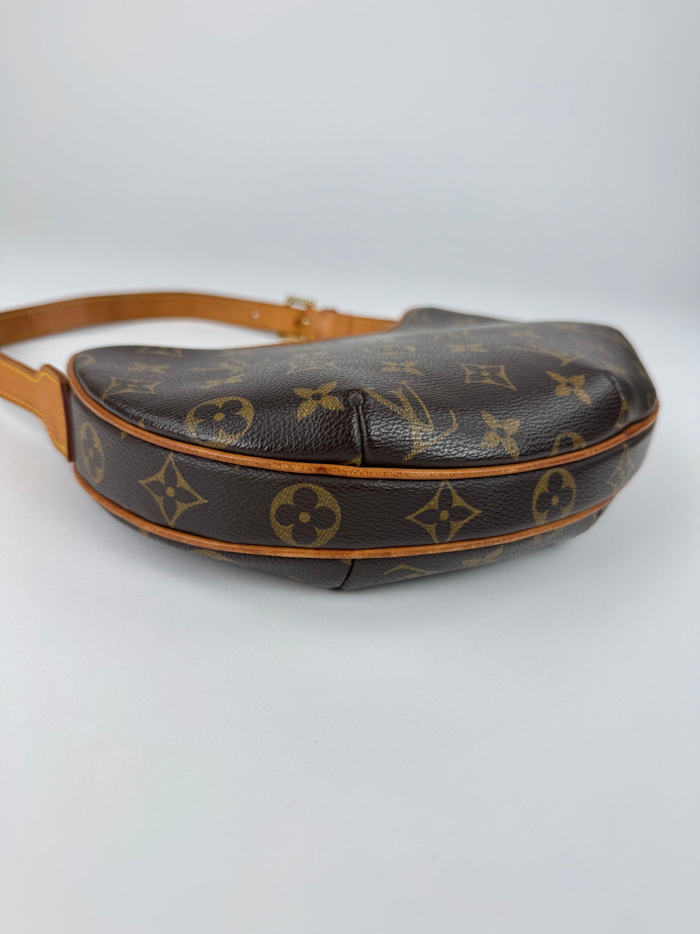 Louis Vuitton Croissant PM - respace.studio
