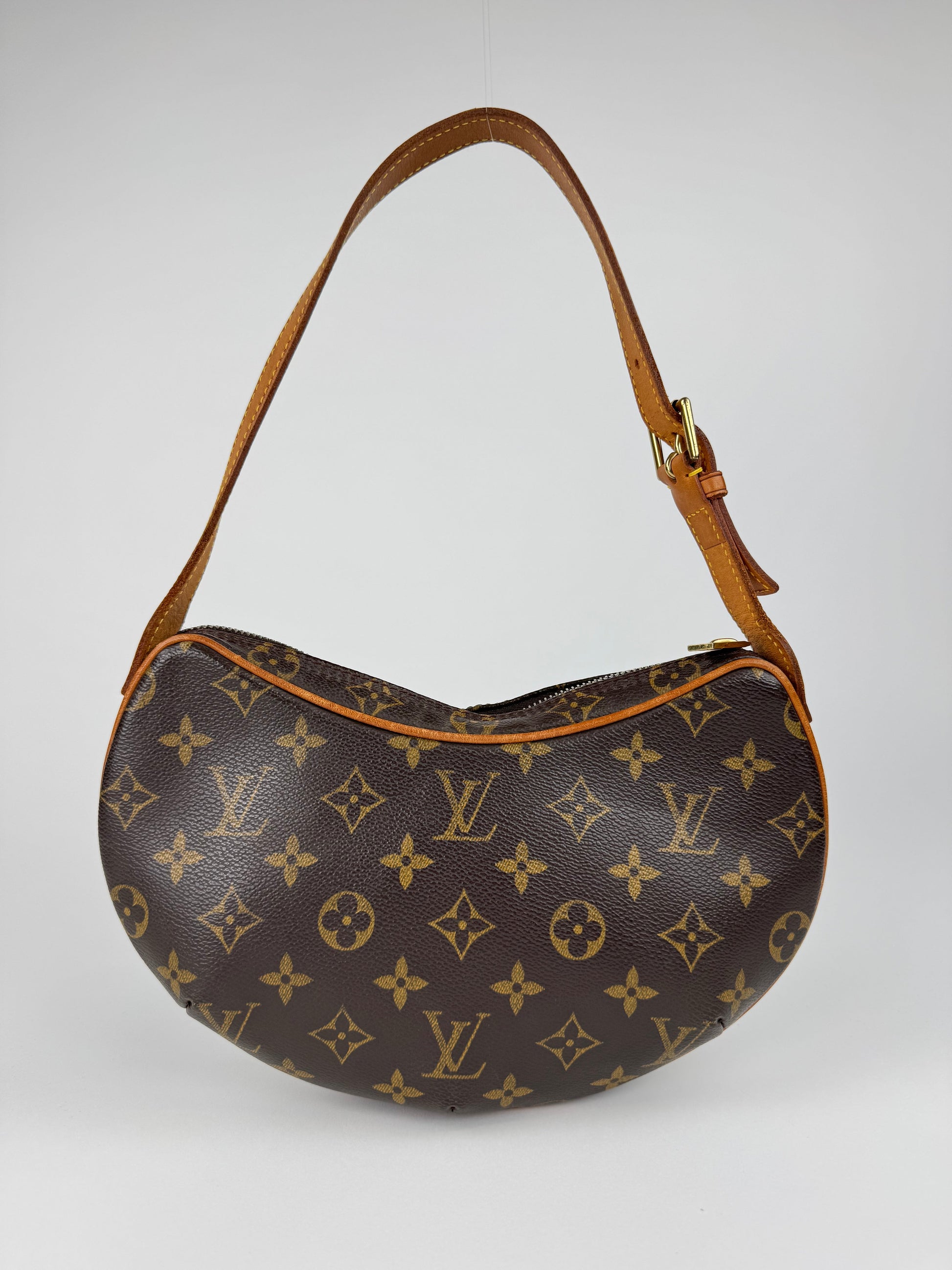 Louis Vuitton Croissant PM - respace.studio