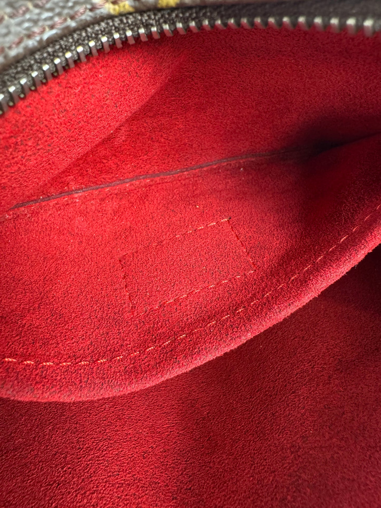 Louis Vuitton Croissant PM - respace.studio