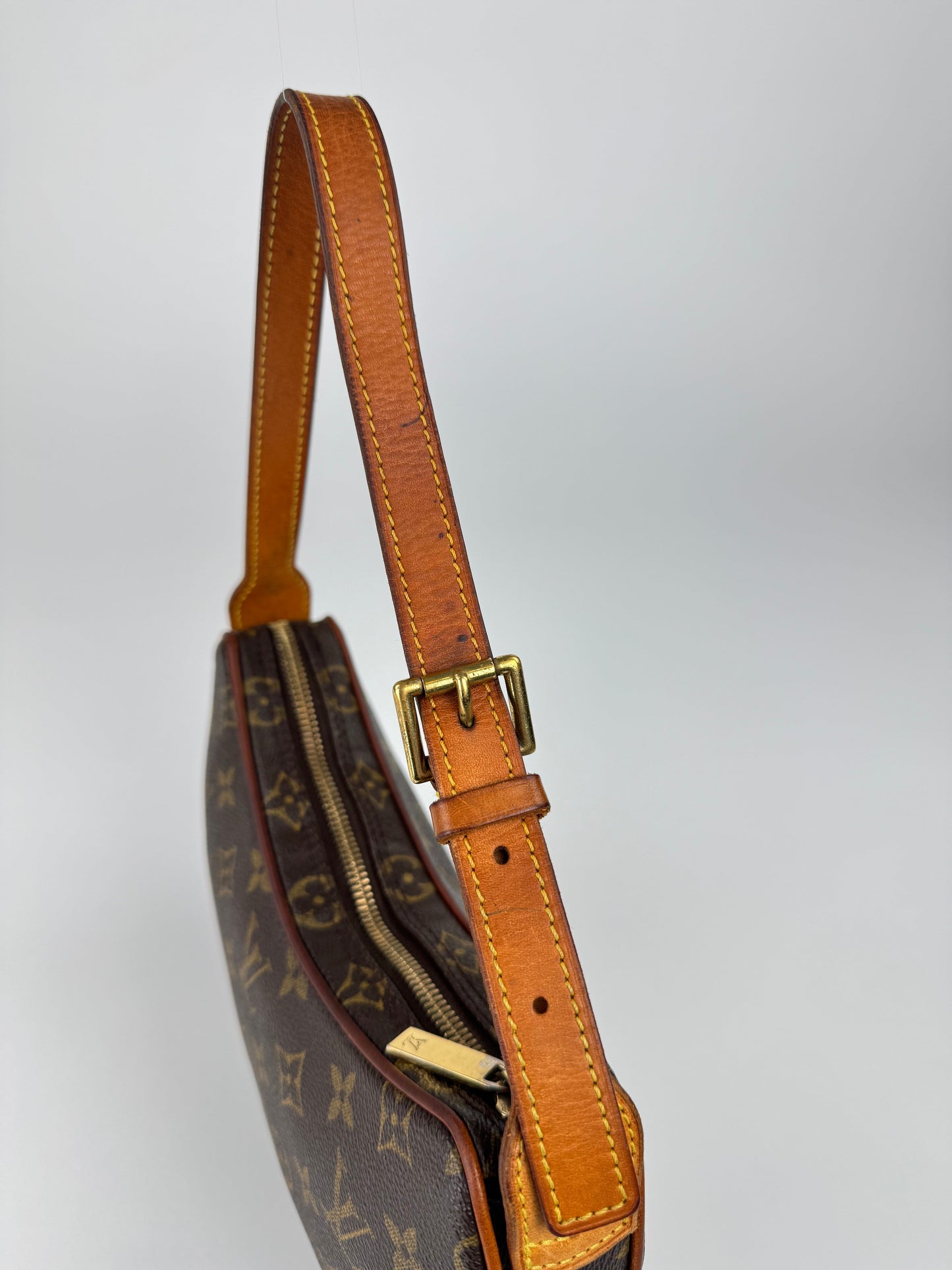 Louis Vuitton Croissant PM - respace.studio