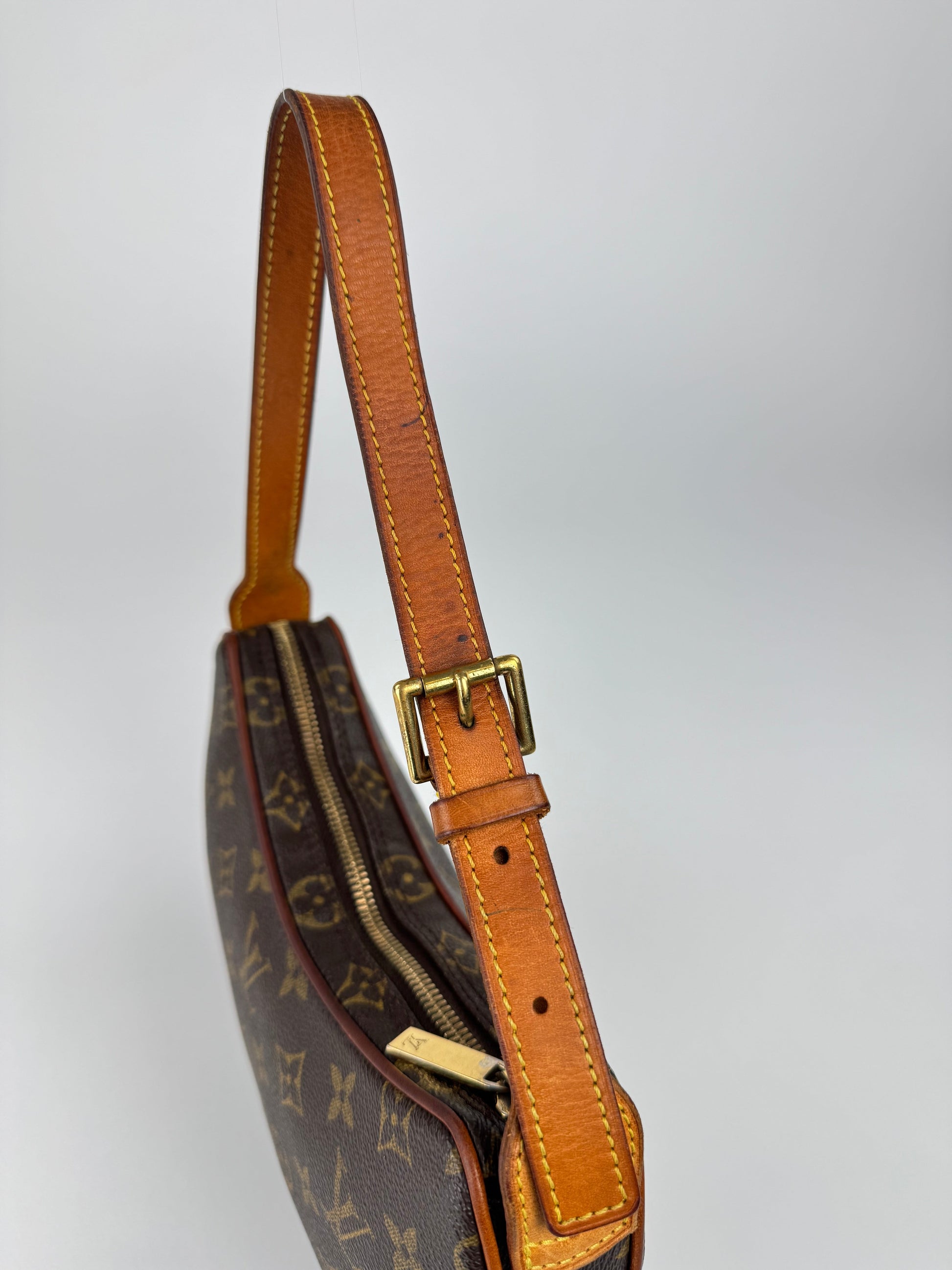 Louis Vuitton Croissant PM - respace.studio