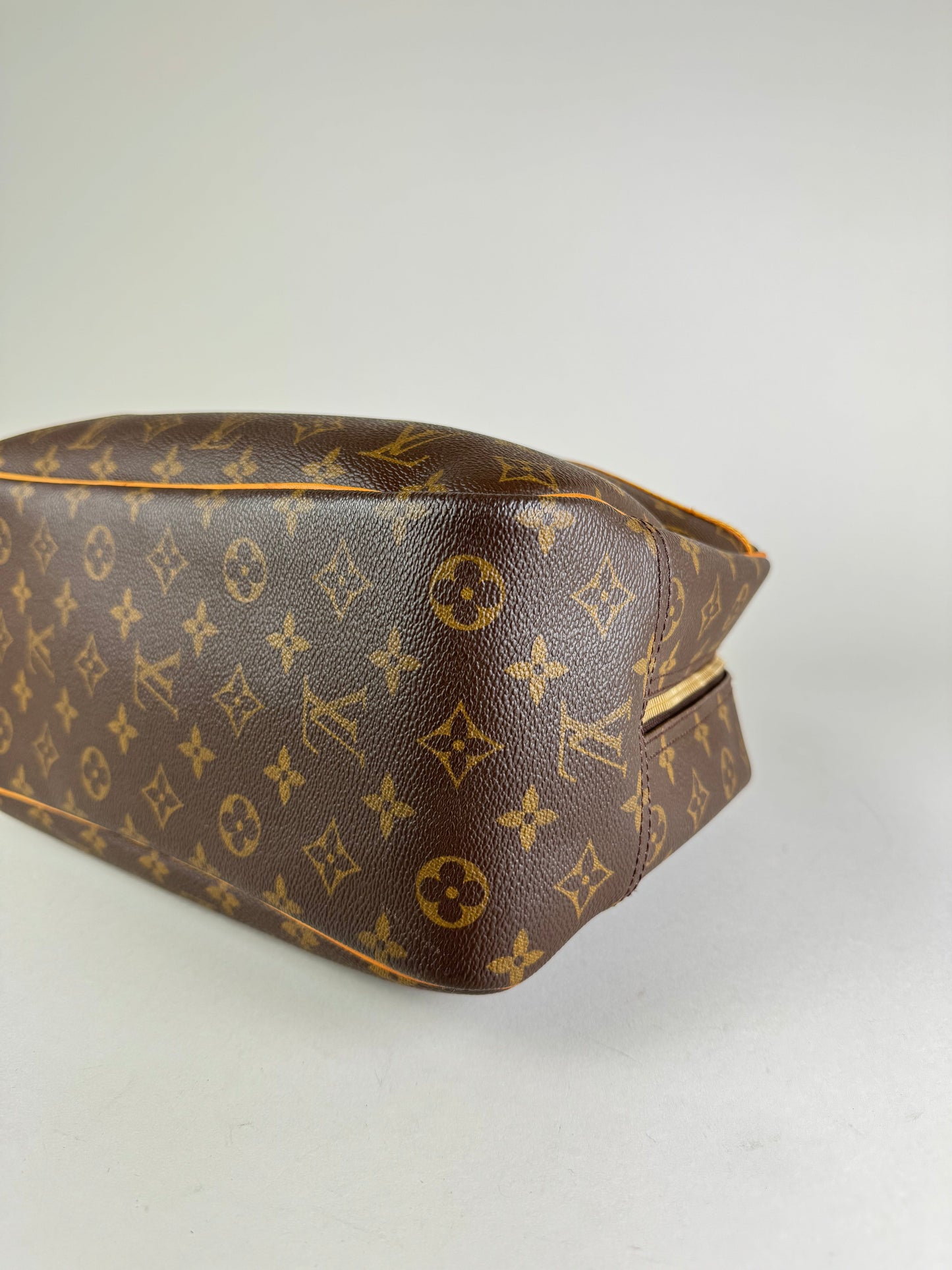 Louis Vuitton Deauville - respace.studio