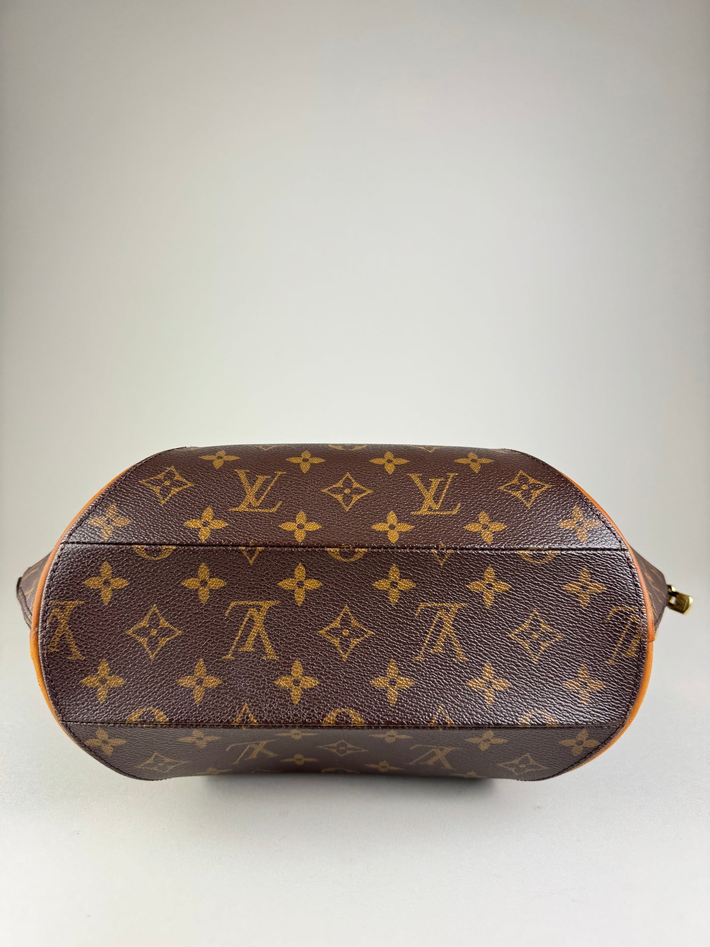 Louis Vuitton Ellipse MM - respace.studio