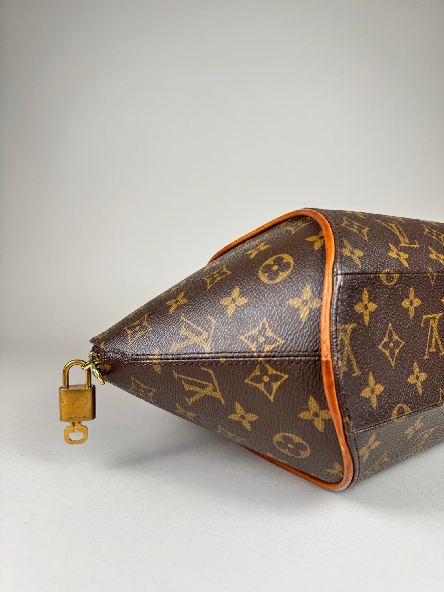 Louis Vuitton Ellipse MM - respace.studio