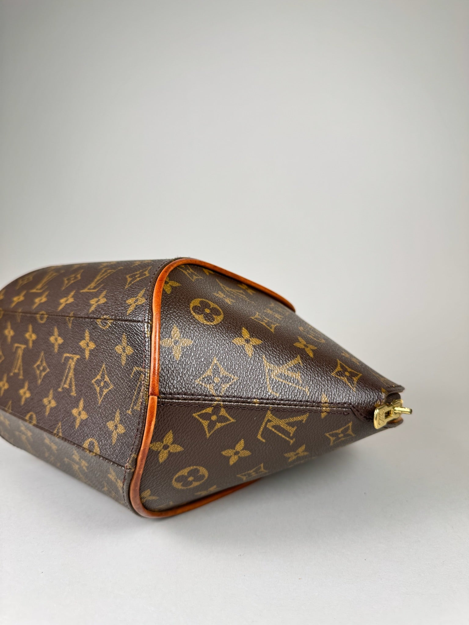 Louis Vuitton Ellipse MM - respace.studio