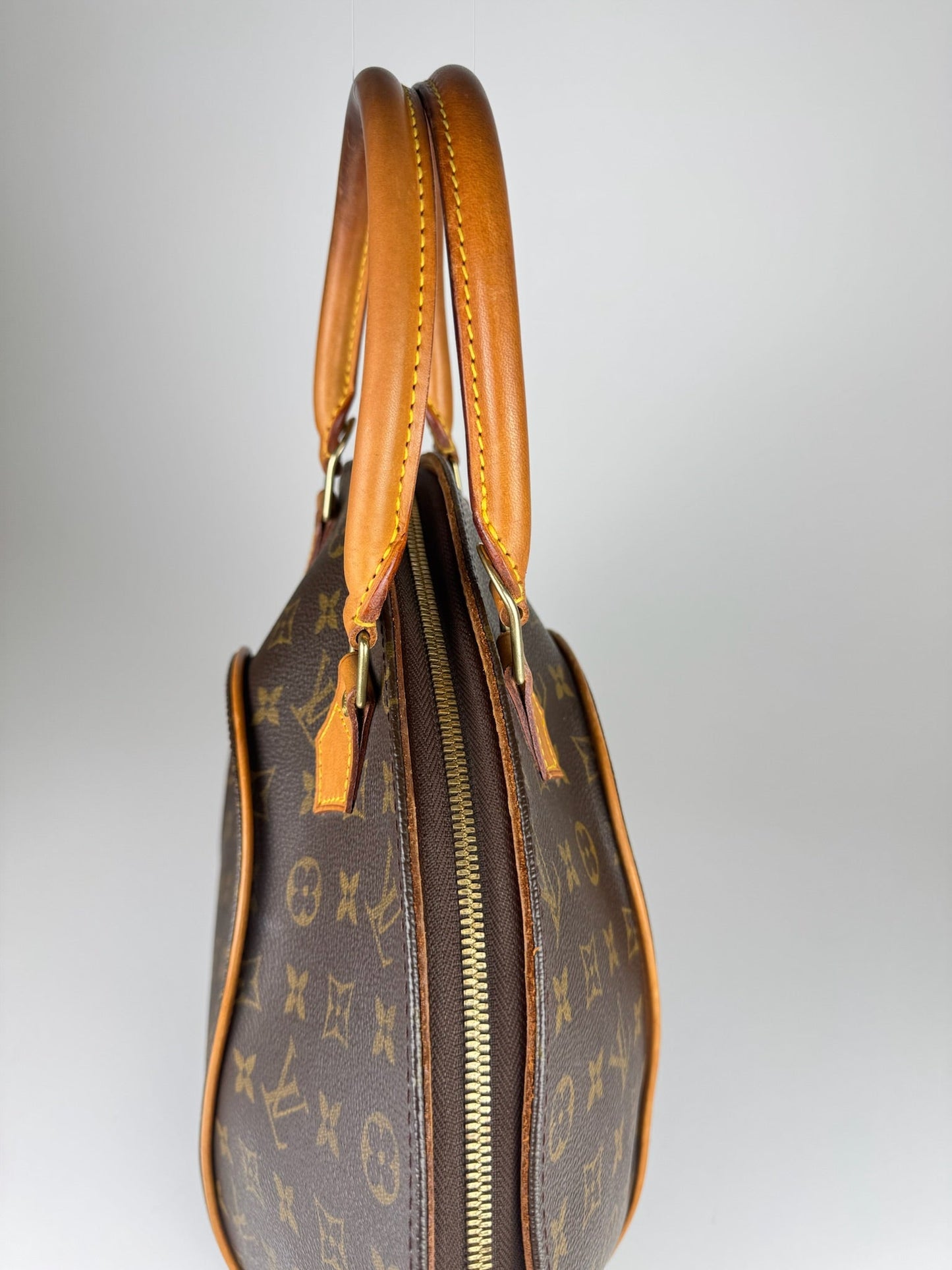 Louis Vuitton Ellipse MM - respace.studio