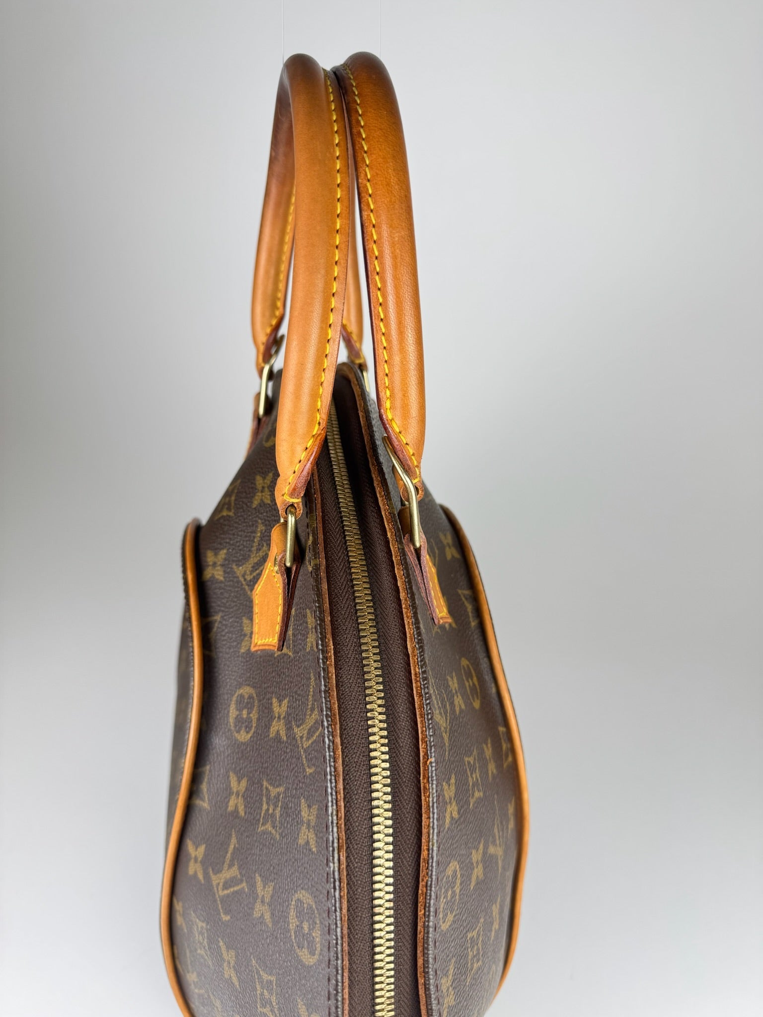 Louis Vuitton Ellipse MM - respace.studio