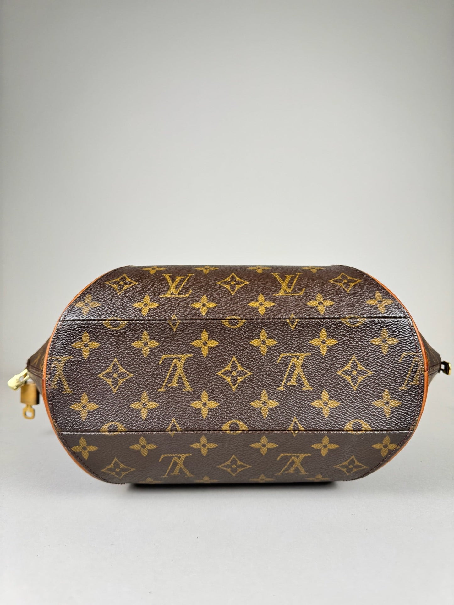 Louis Vuitton Ellipse MM - respace.studio