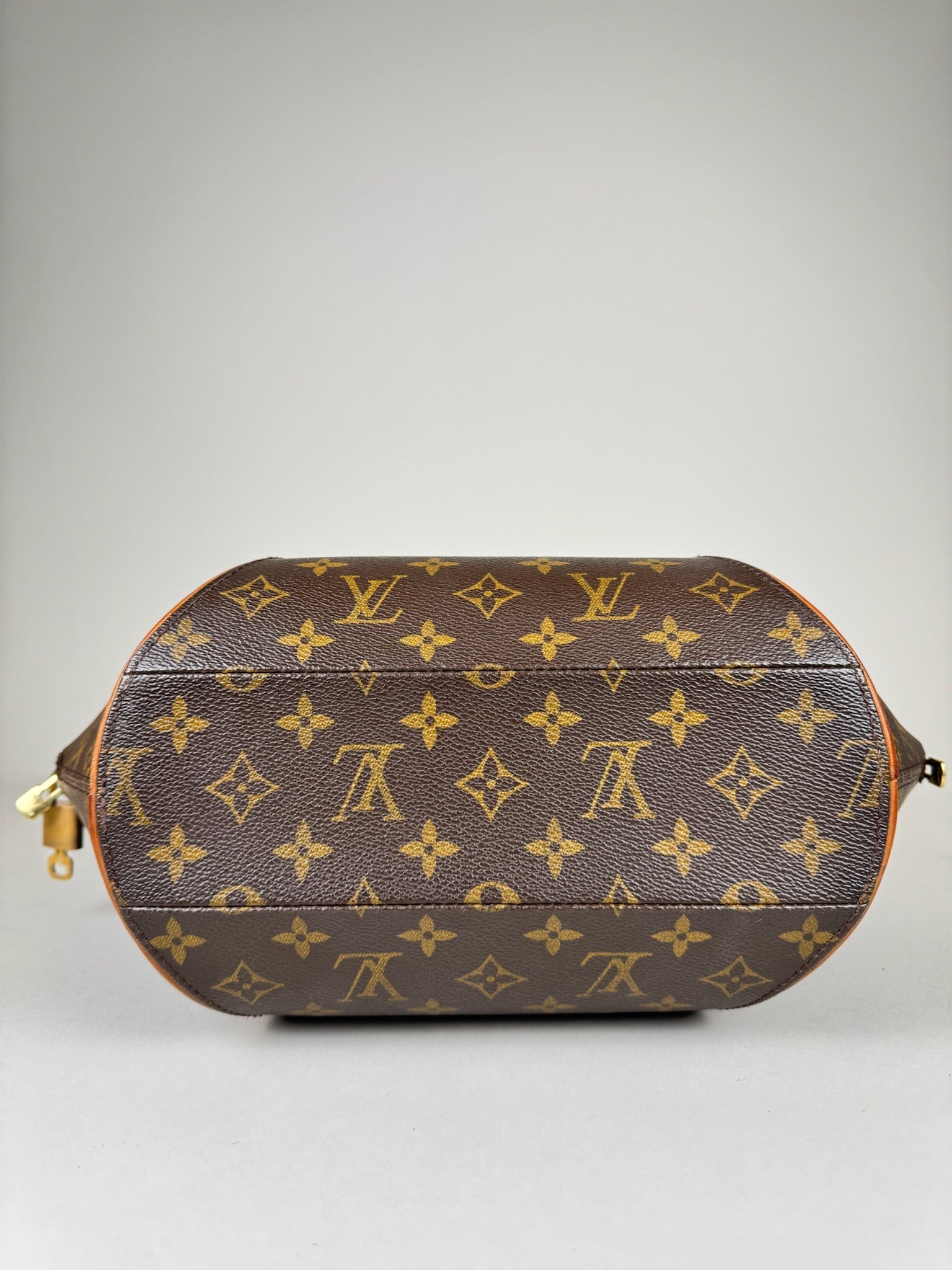 Louis Vuitton Ellipse MM - respace.studio