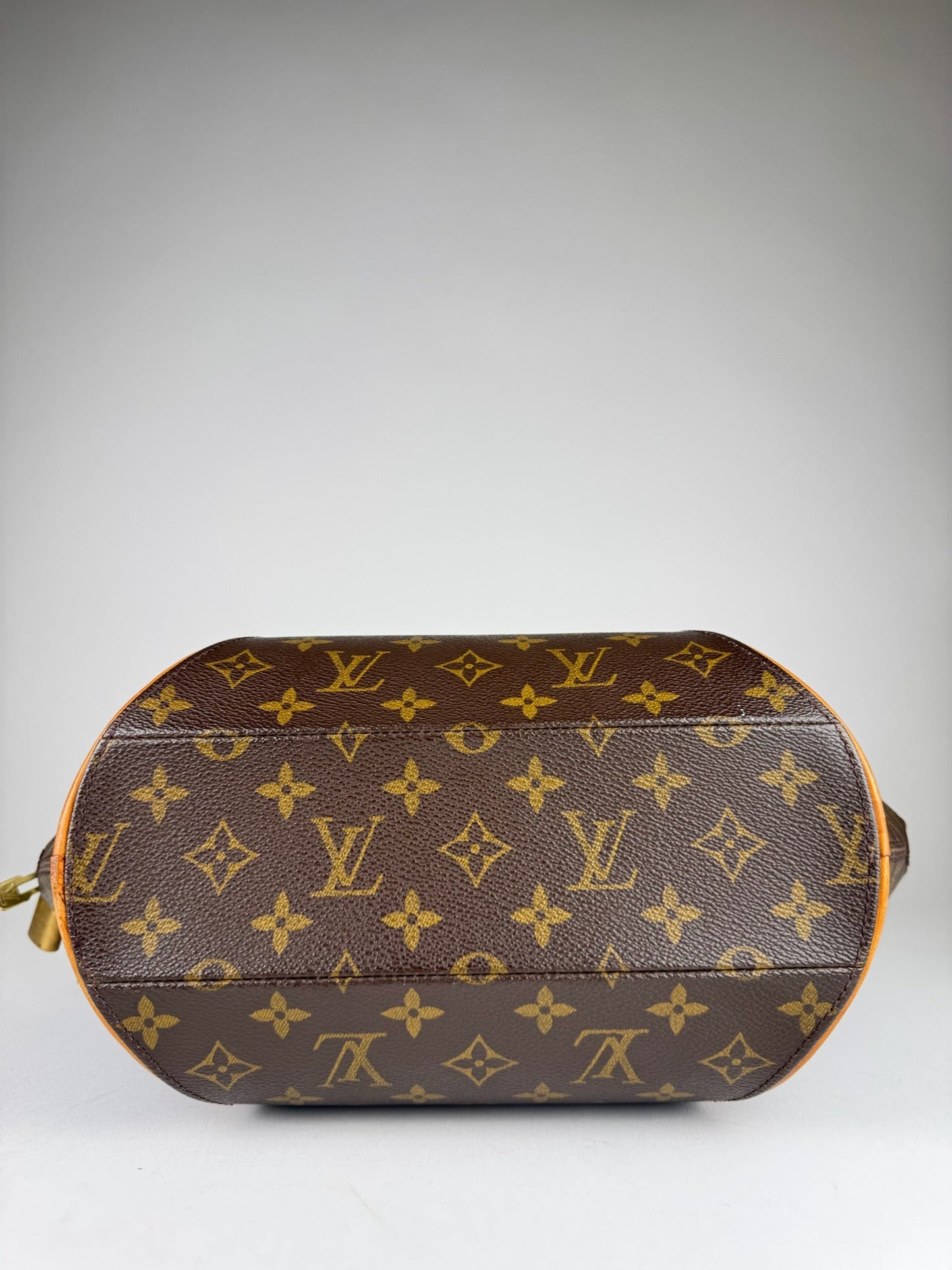 Louis Vuitton Ellipse MM - respace.studio